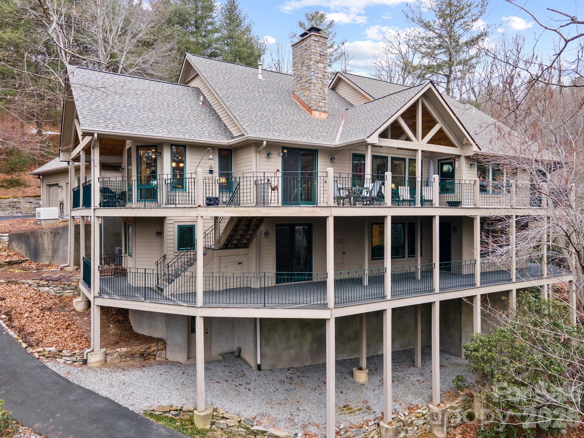 175 Overlook Drive — Flat Rock