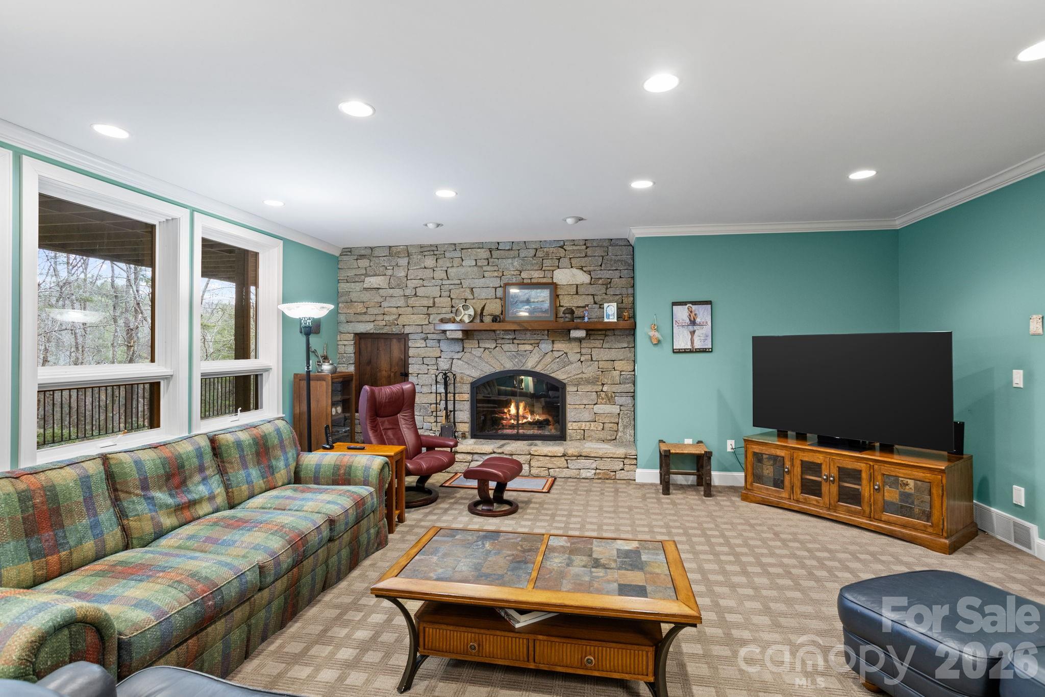 175 Overlook Drive — Flat Rock