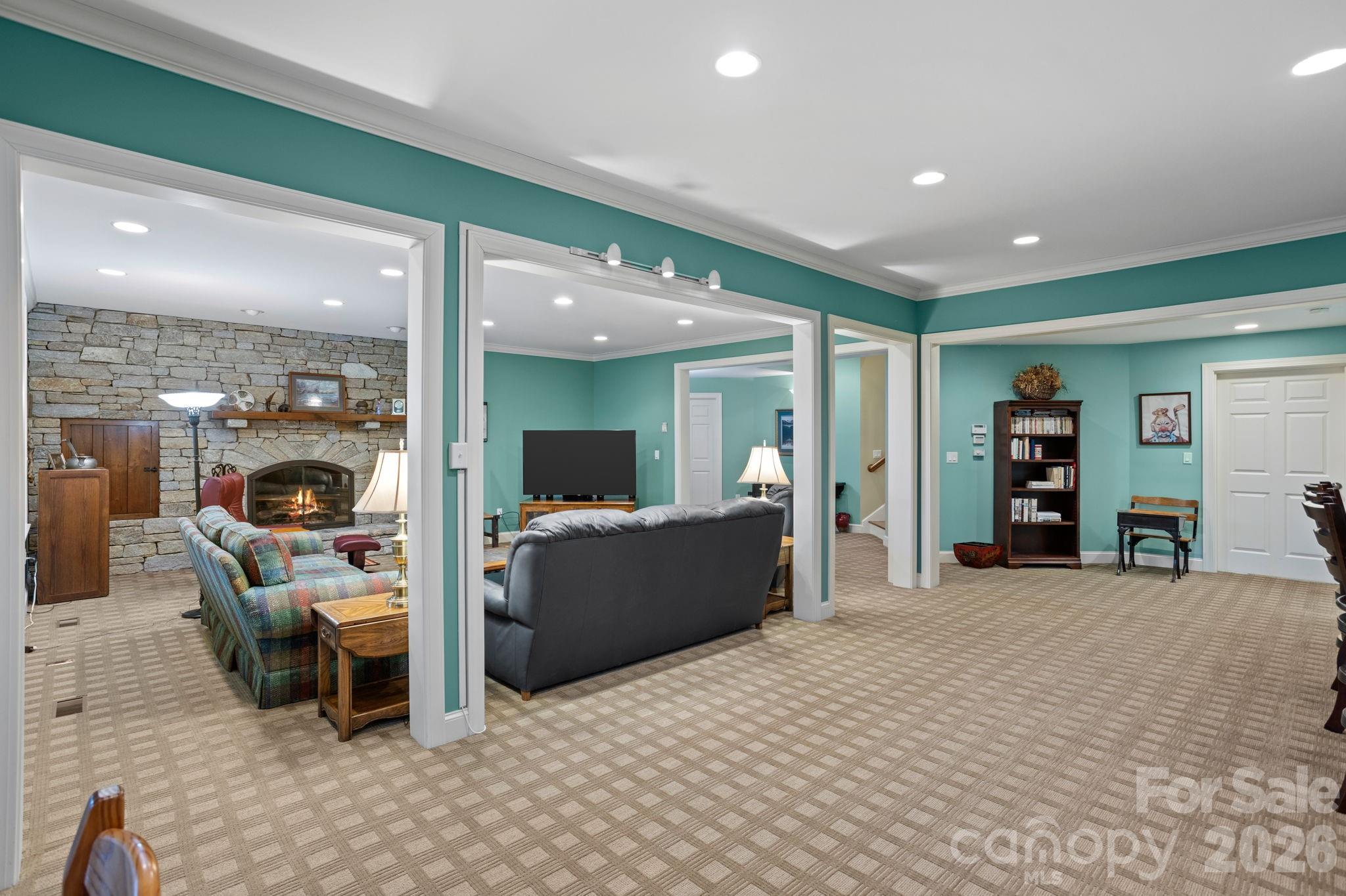 175 Overlook Drive — Flat Rock