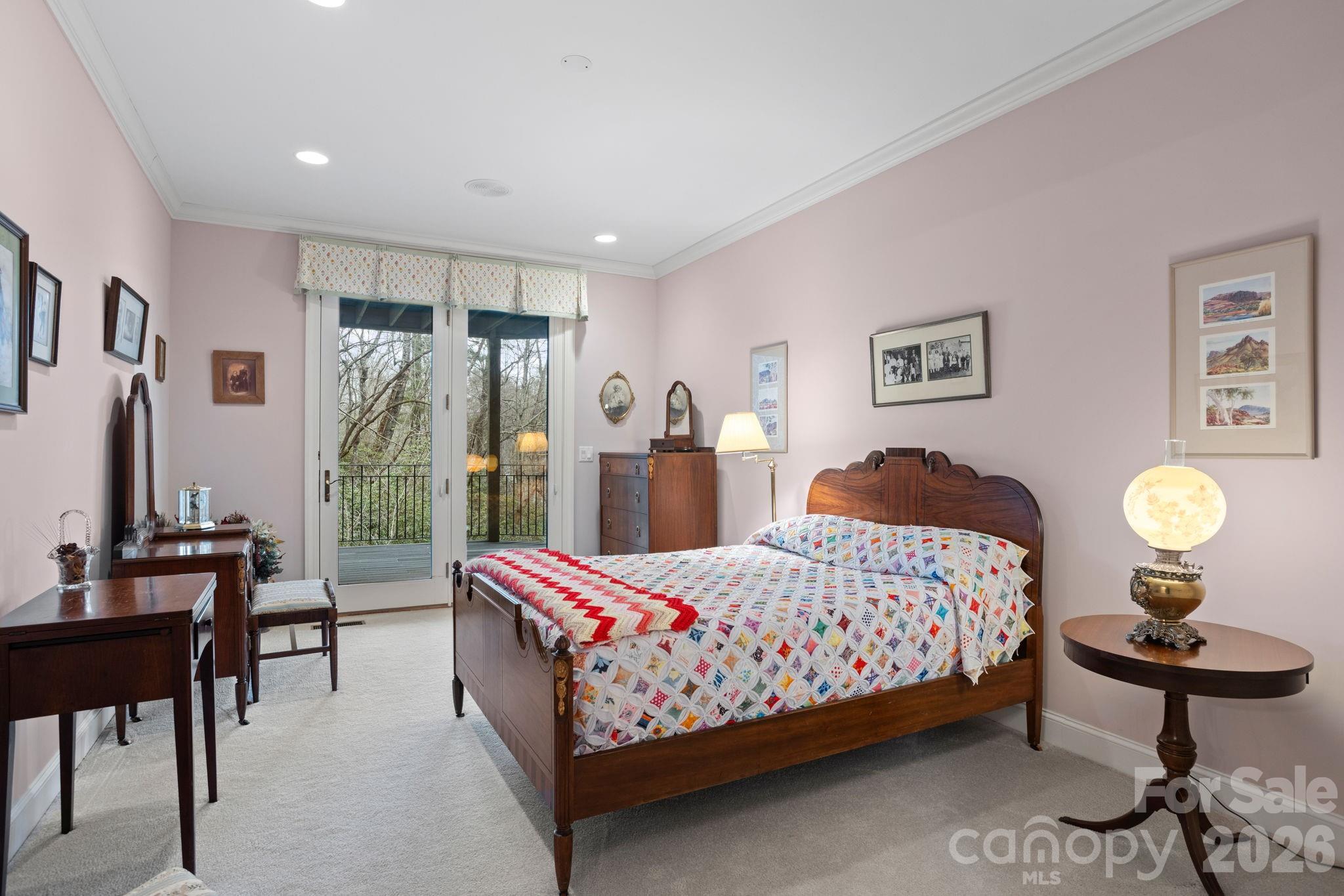175 Overlook Drive — Flat Rock