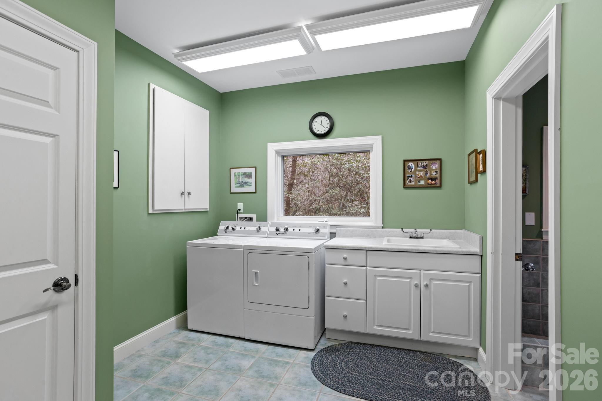 175 Overlook Drive — Flat Rock