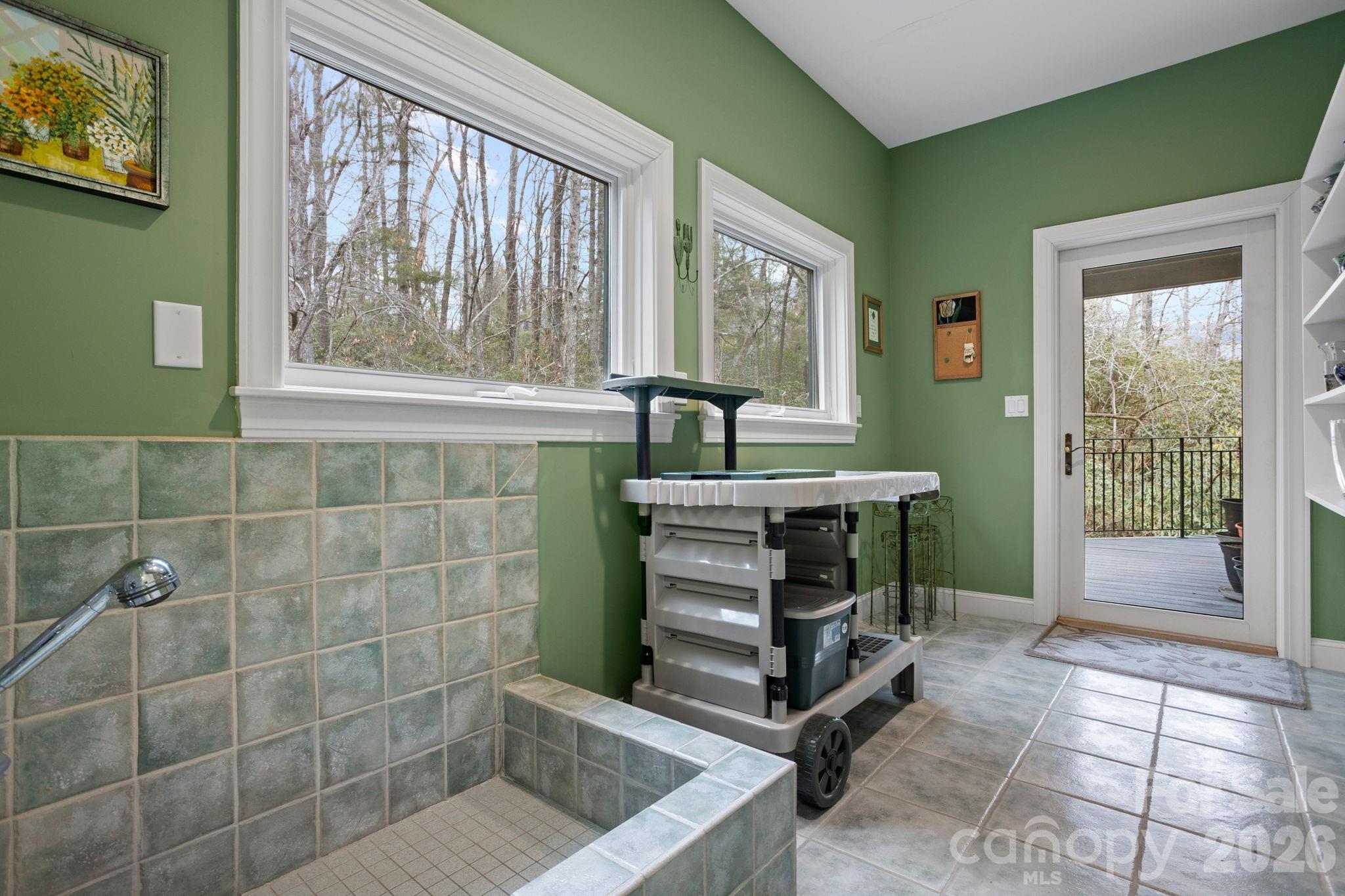 175 Overlook Drive — Flat Rock
