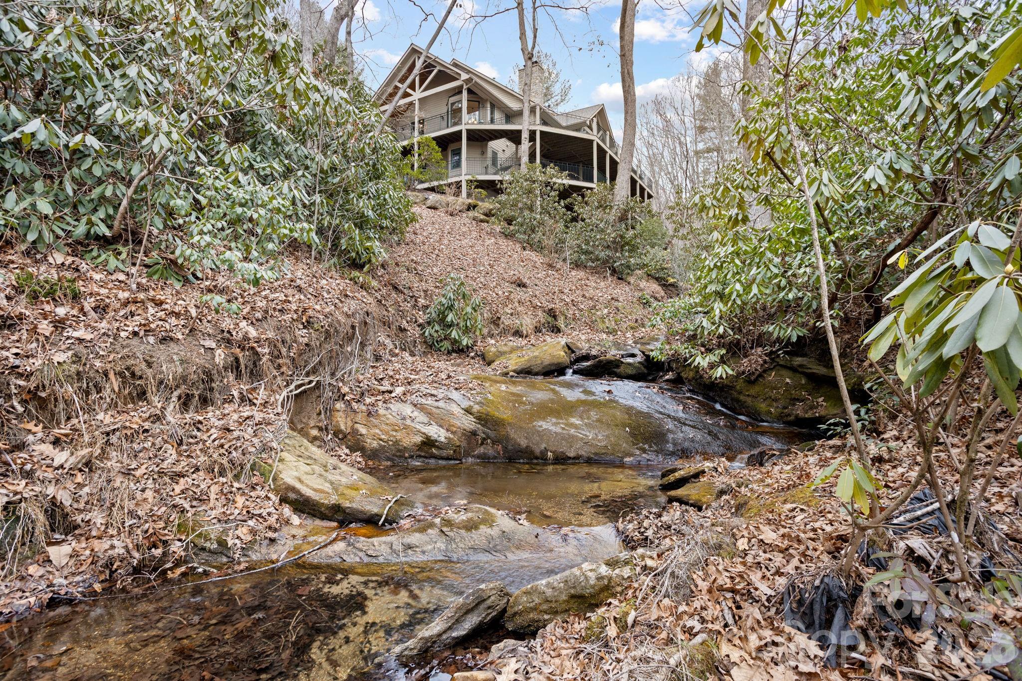 175 Overlook Drive — Flat Rock