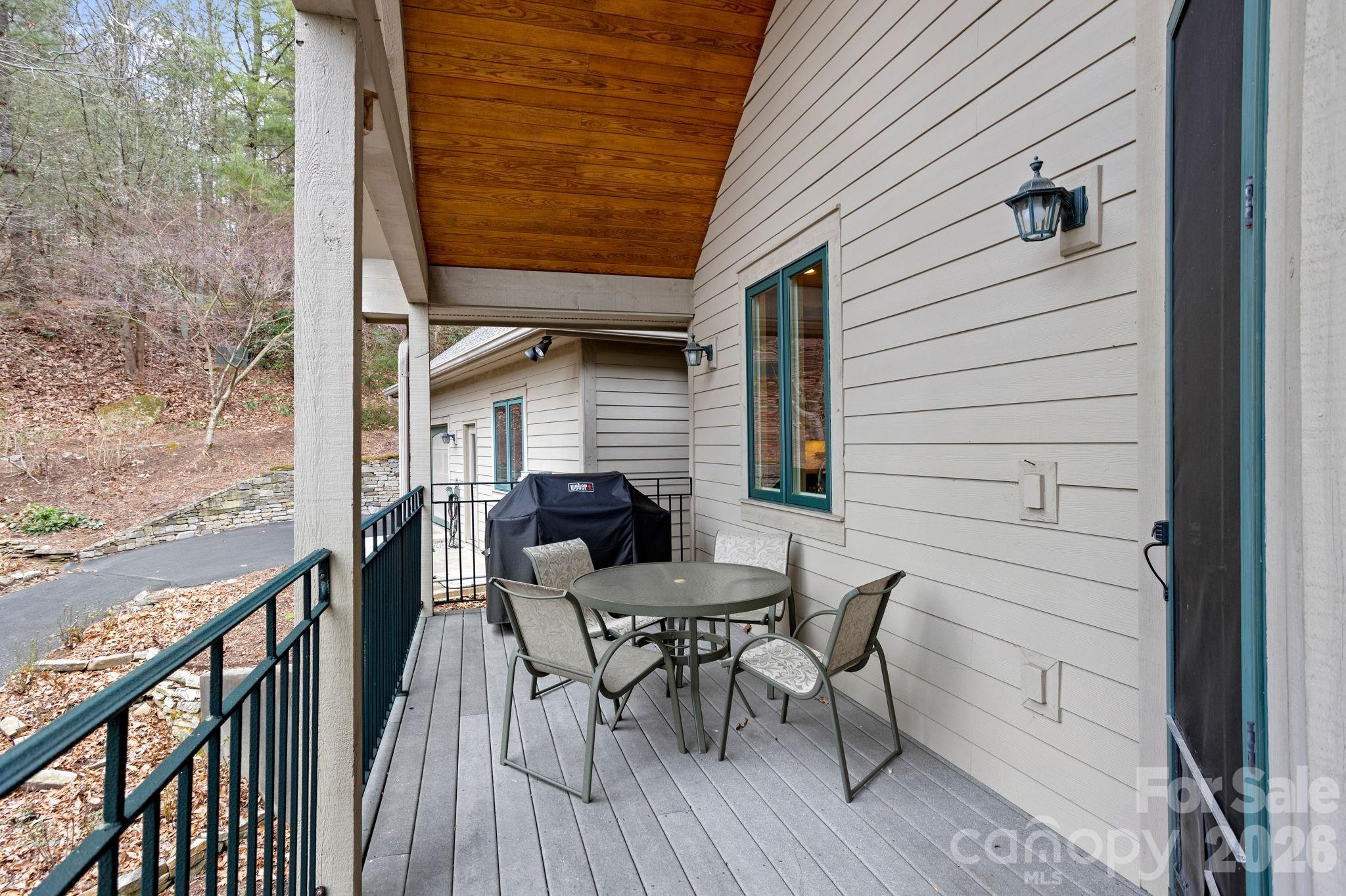 175 Overlook Drive — Flat Rock