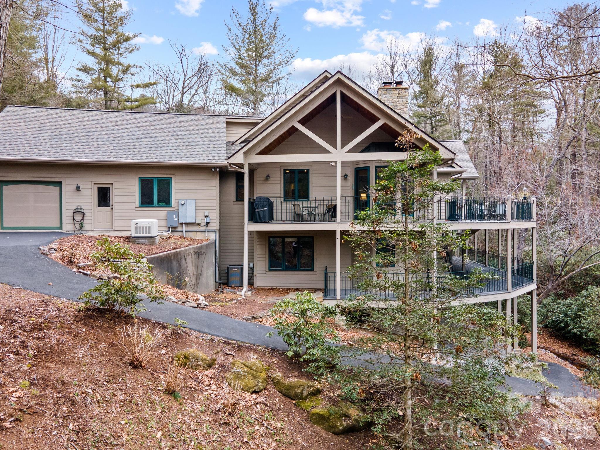 175 Overlook Drive — Flat Rock