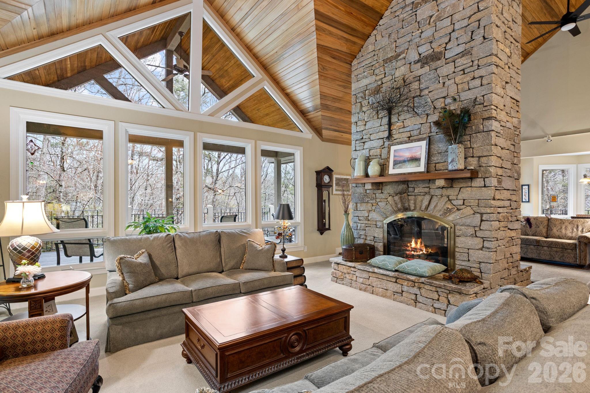 175 Overlook Drive — Flat Rock