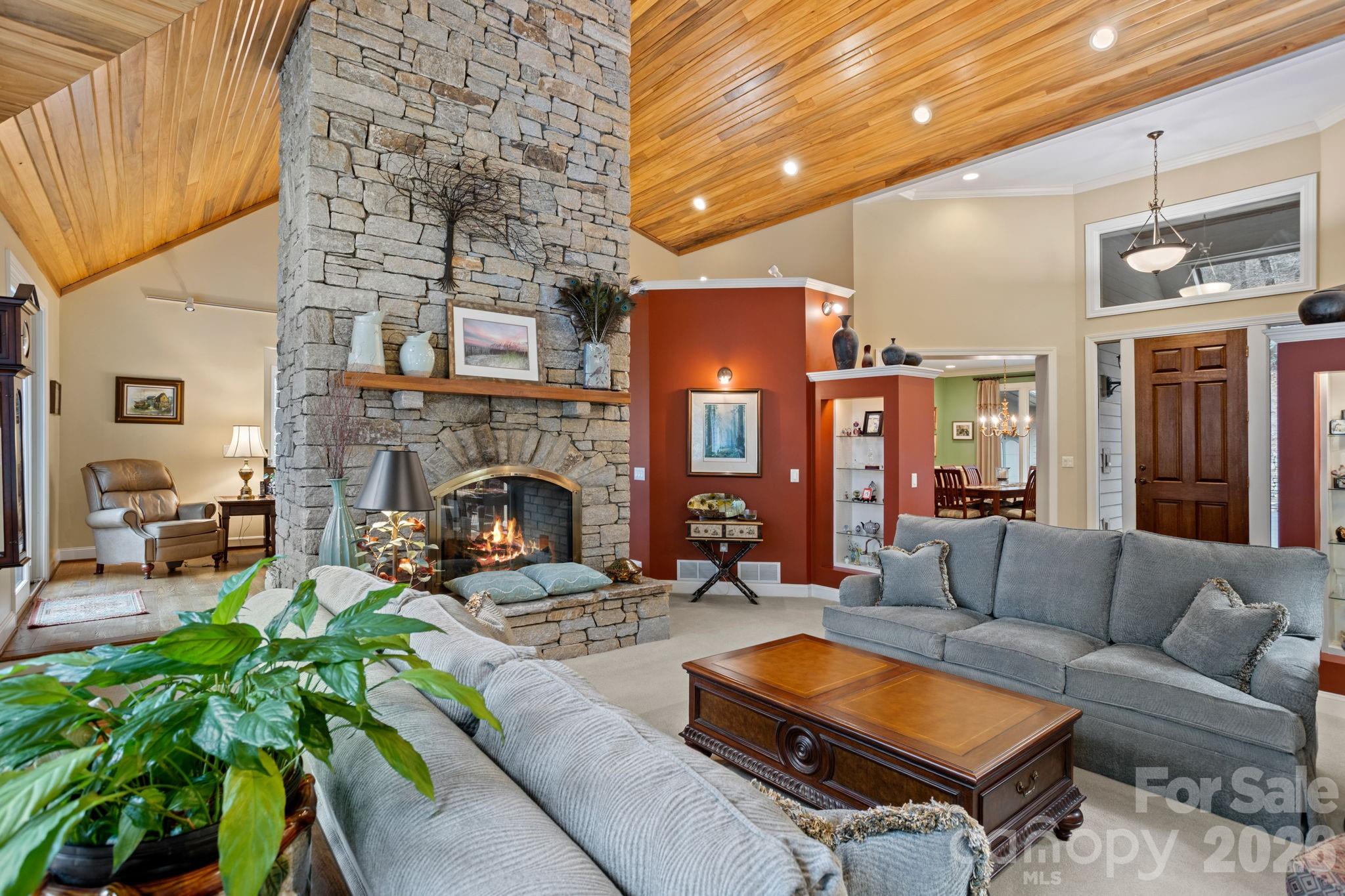 175 Overlook Drive — Flat Rock