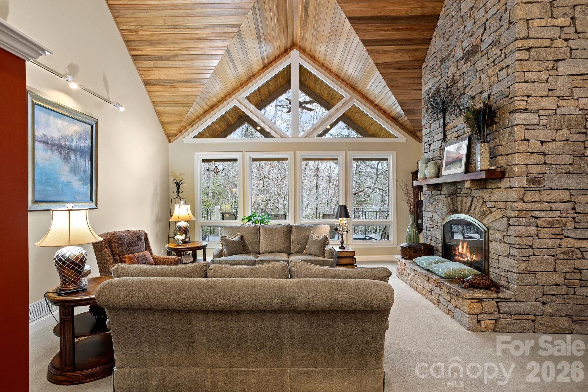 175 Overlook Drive — Flat Rock