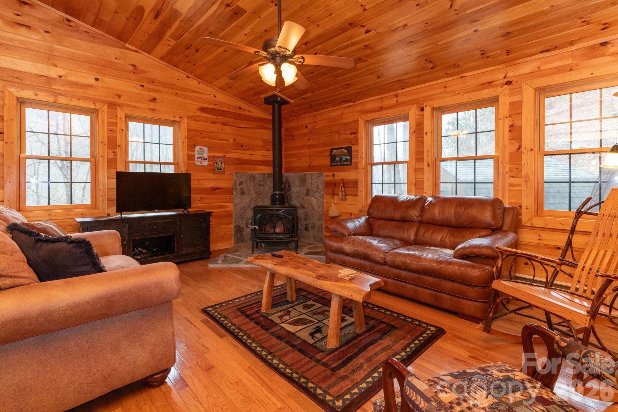 71 Honeymoon Lane — Maggie Valley