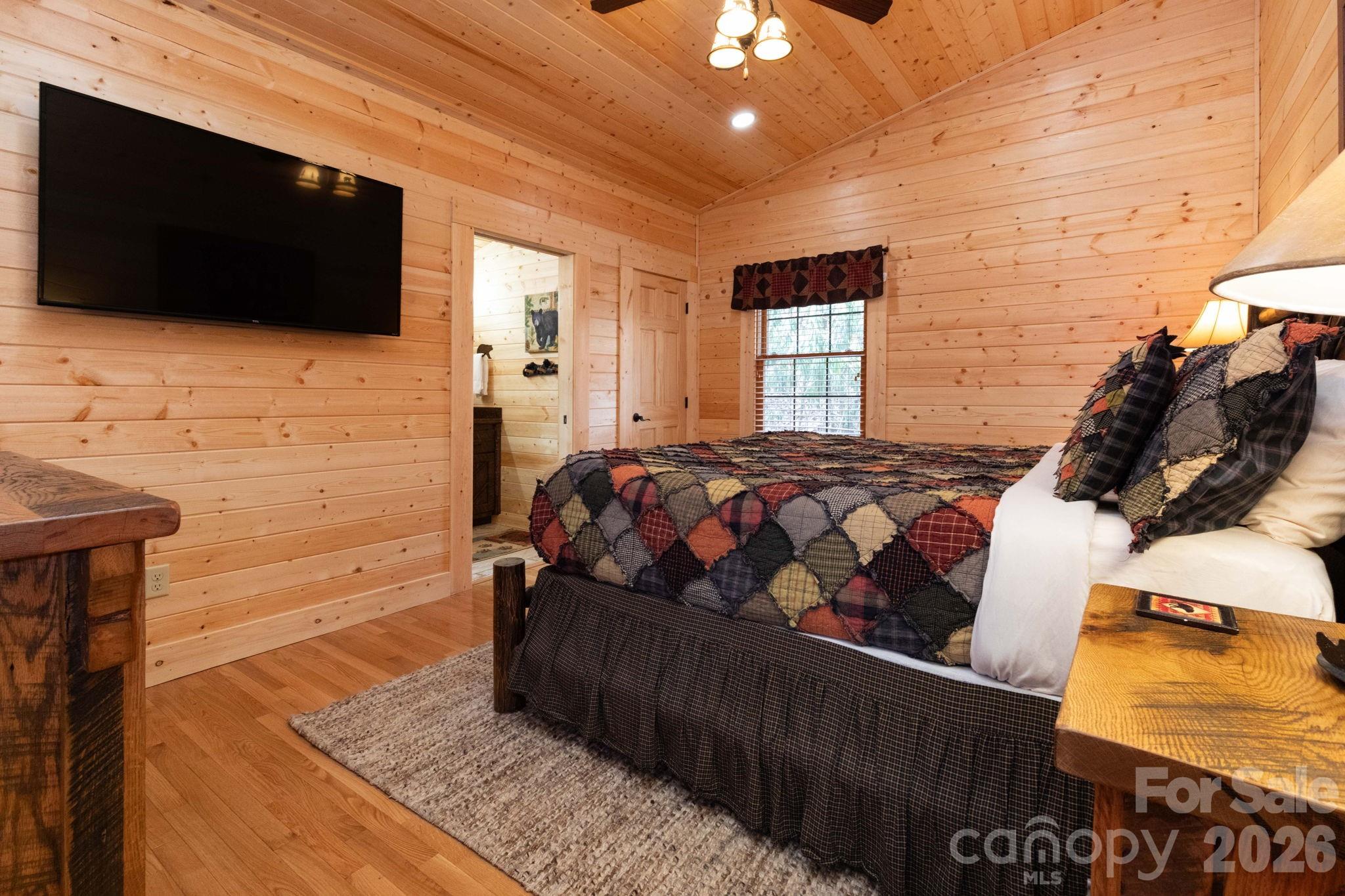 71 Honeymoon Lane — Maggie Valley