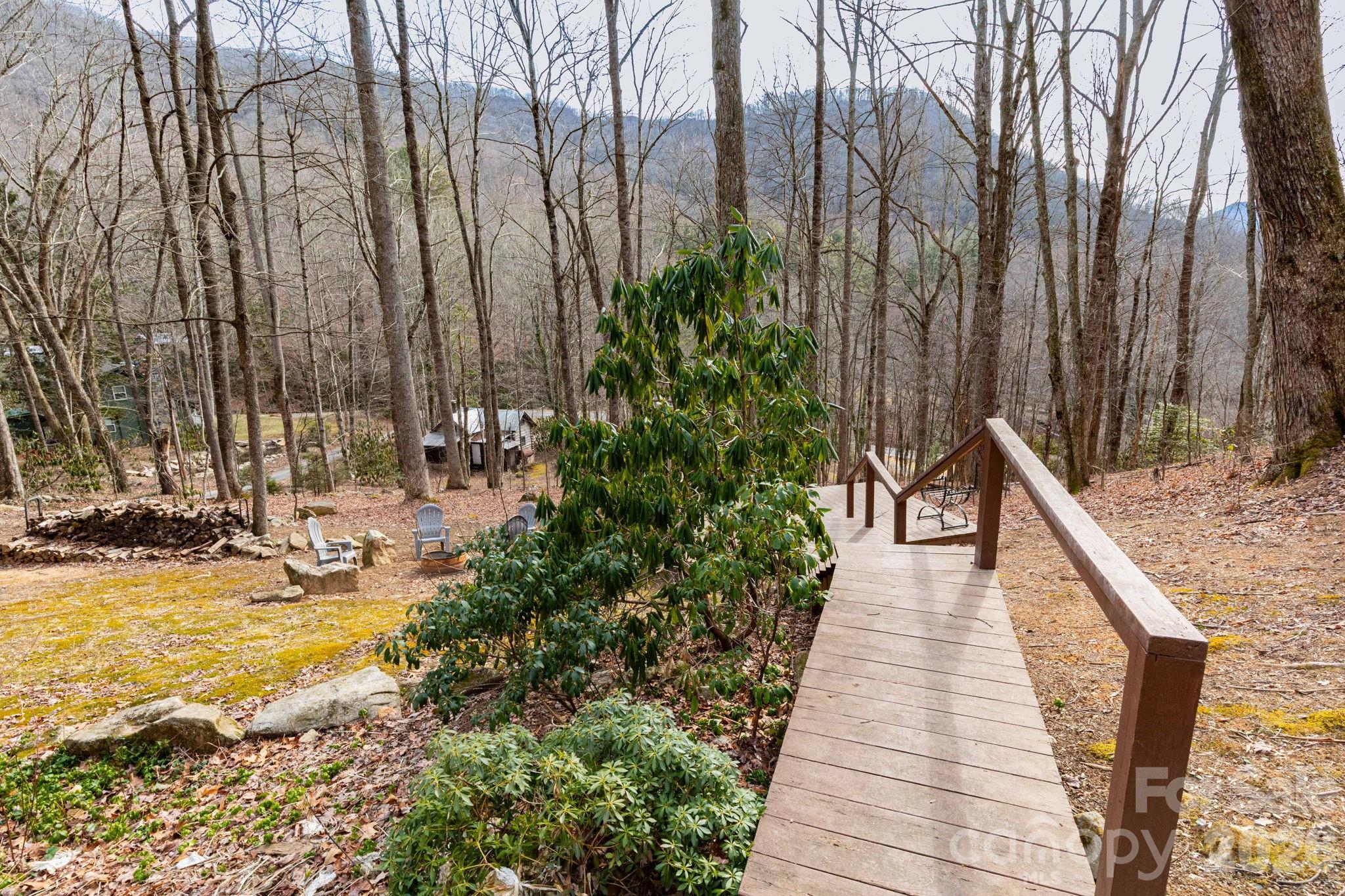 71 Honeymoon Lane — Maggie Valley