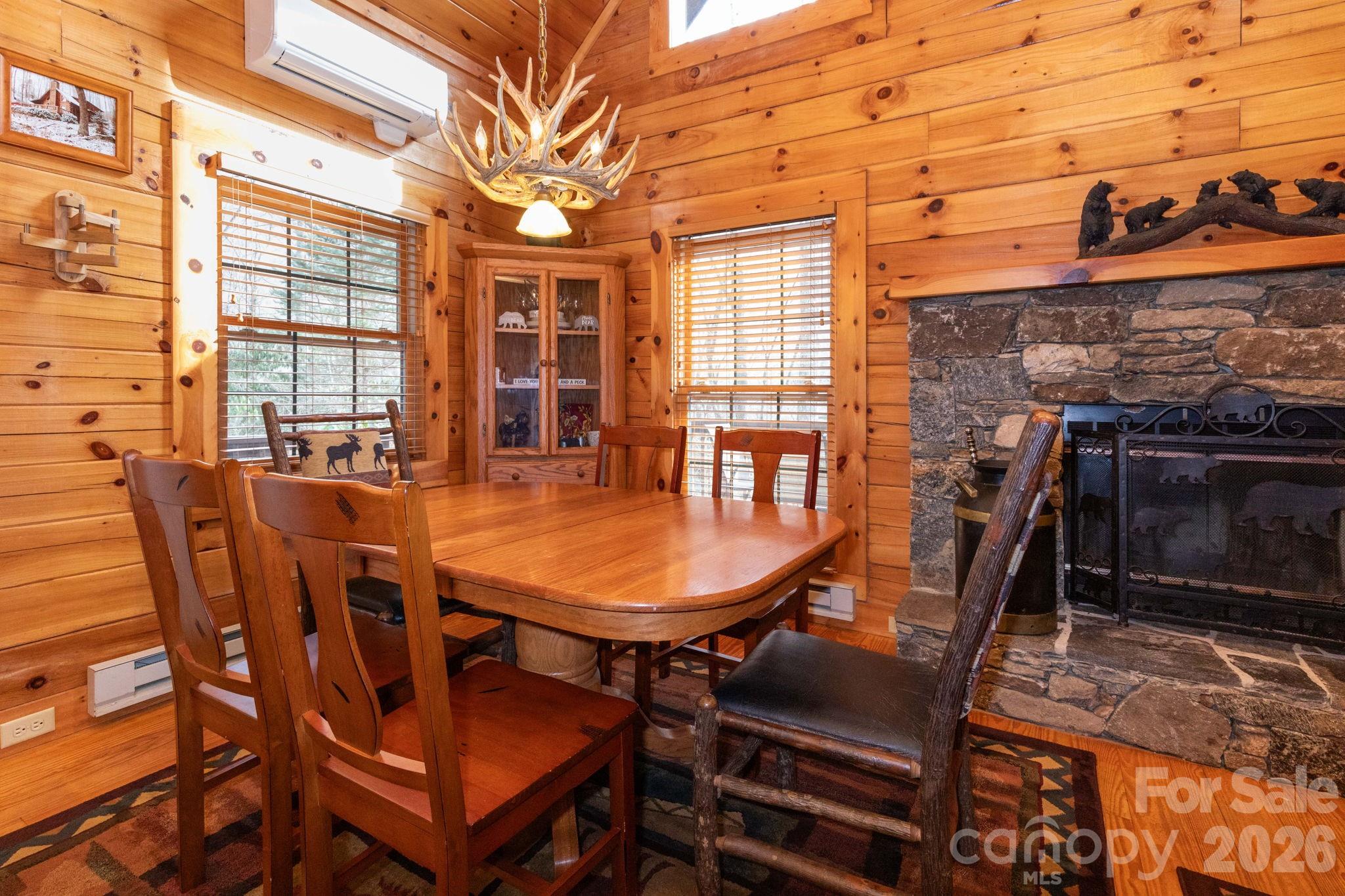 71 Honeymoon Lane — Maggie Valley