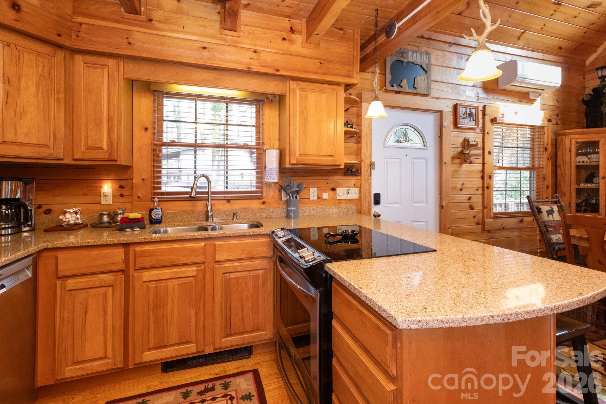 71 Honeymoon Lane — Maggie Valley