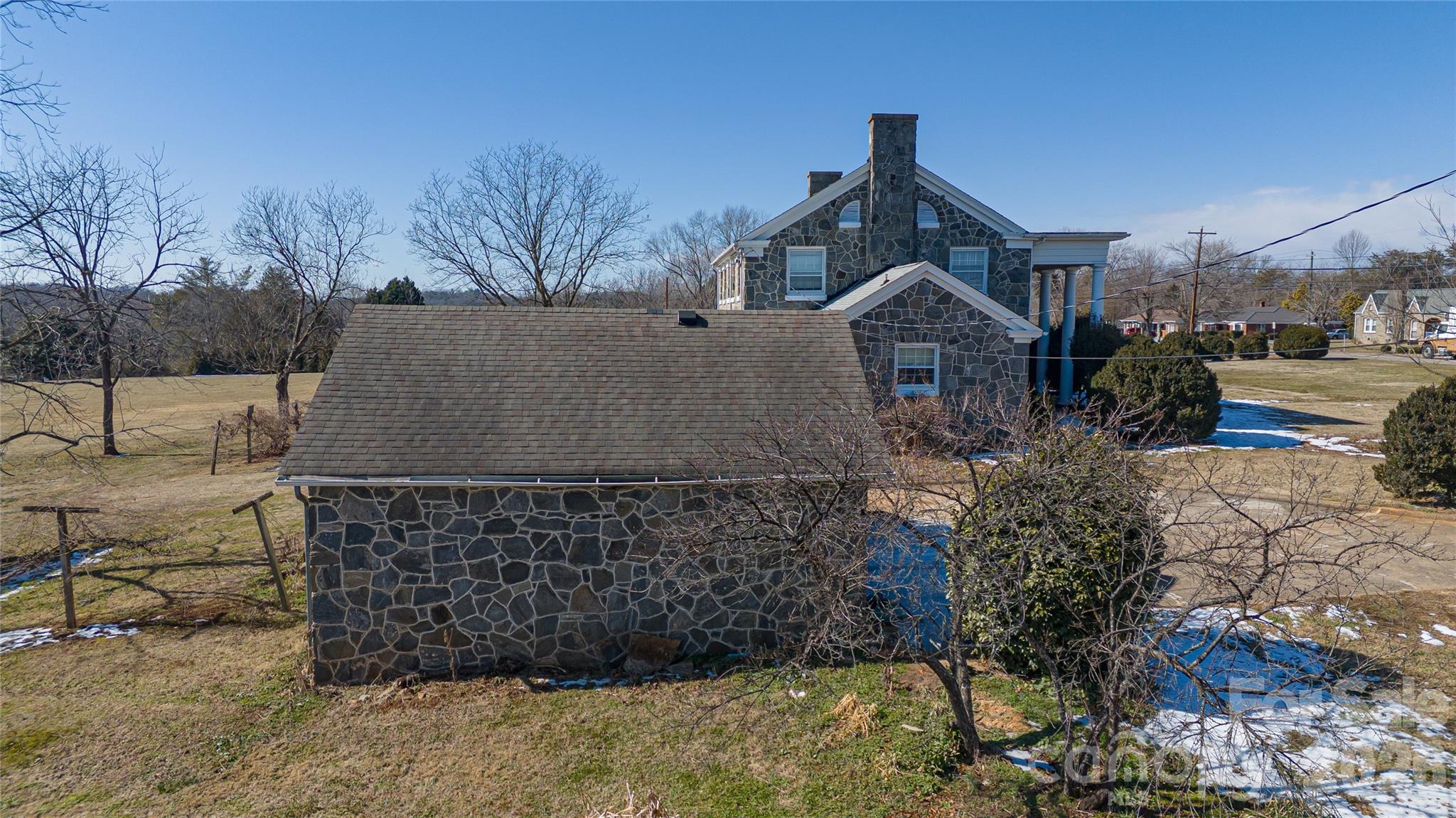 615 Carbon City Road — Morganton
