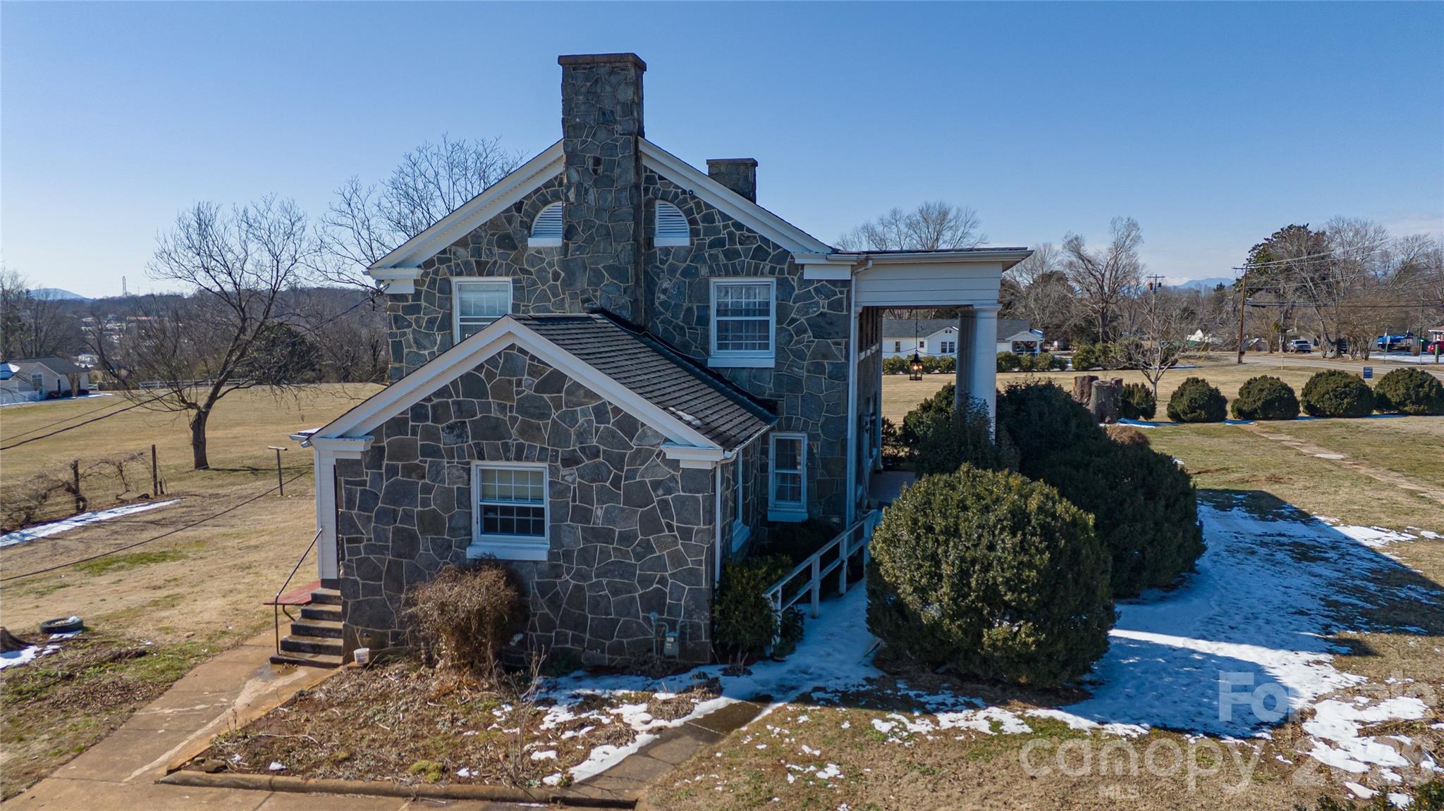 615 Carbon City Road — Morganton