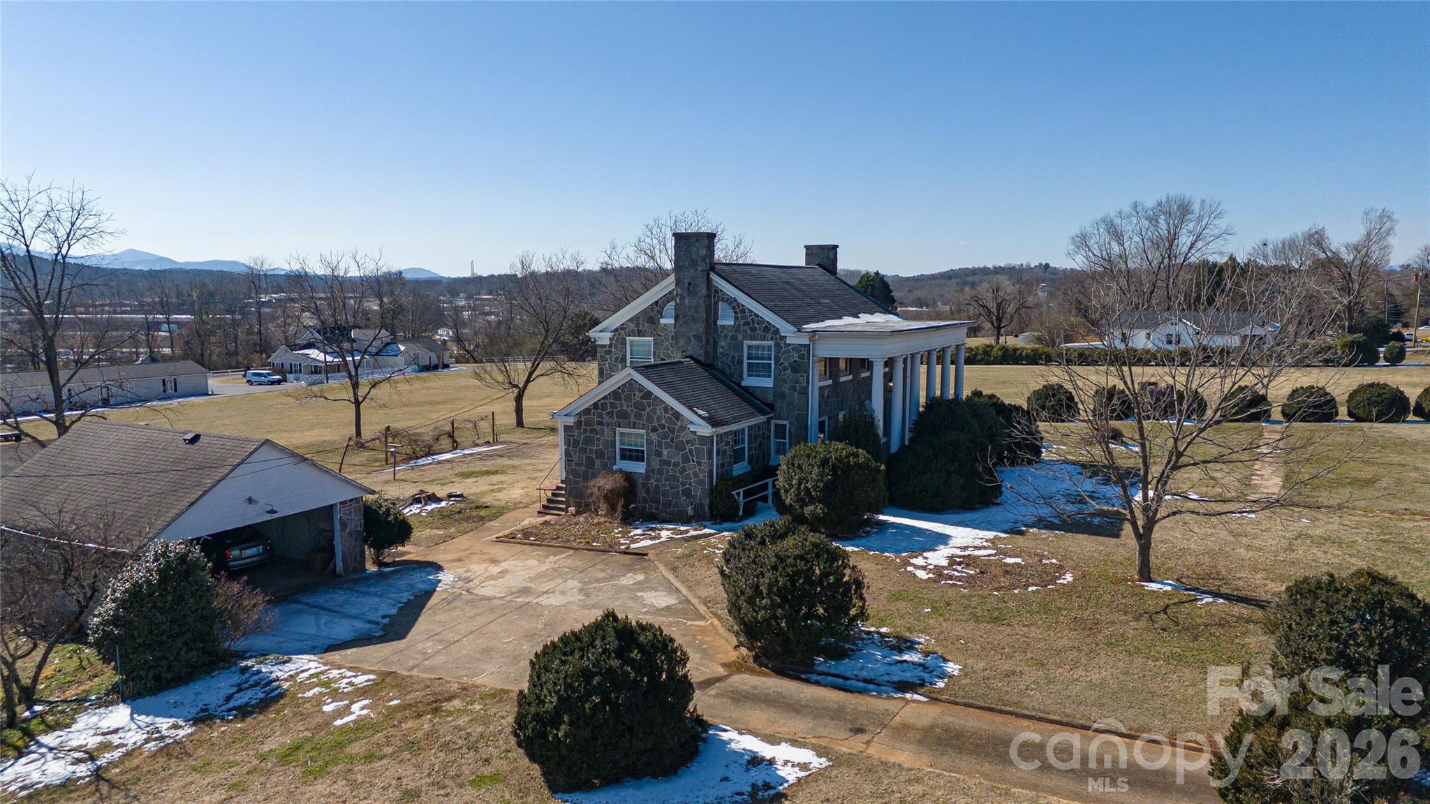 615 Carbon City Road — Morganton