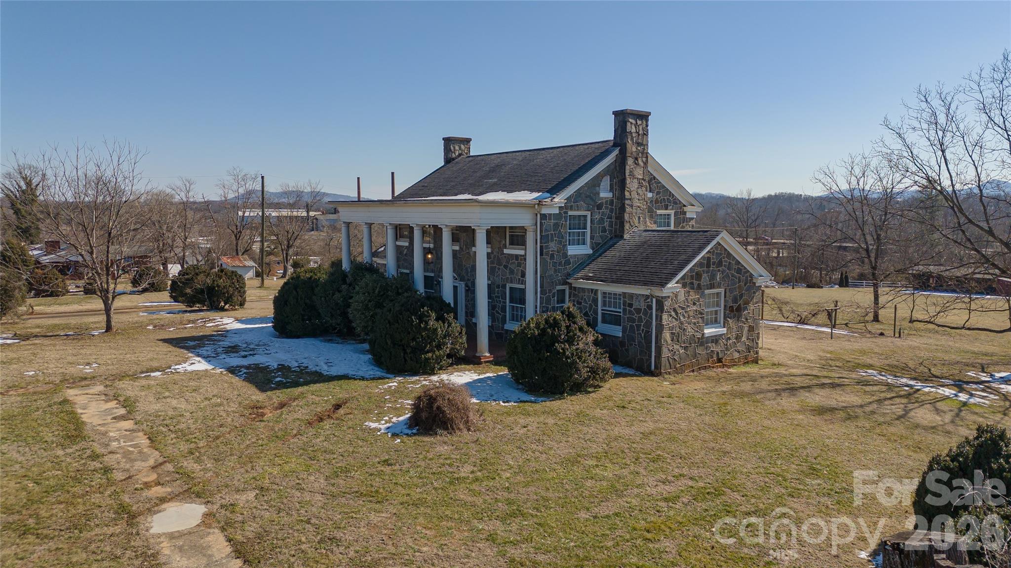 615 Carbon City Road — Morganton
