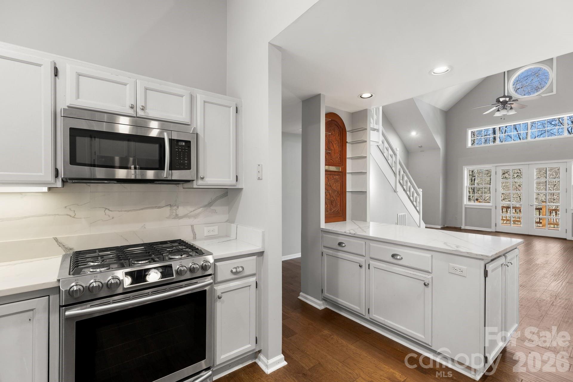 451 Crescent Trail — Highlands