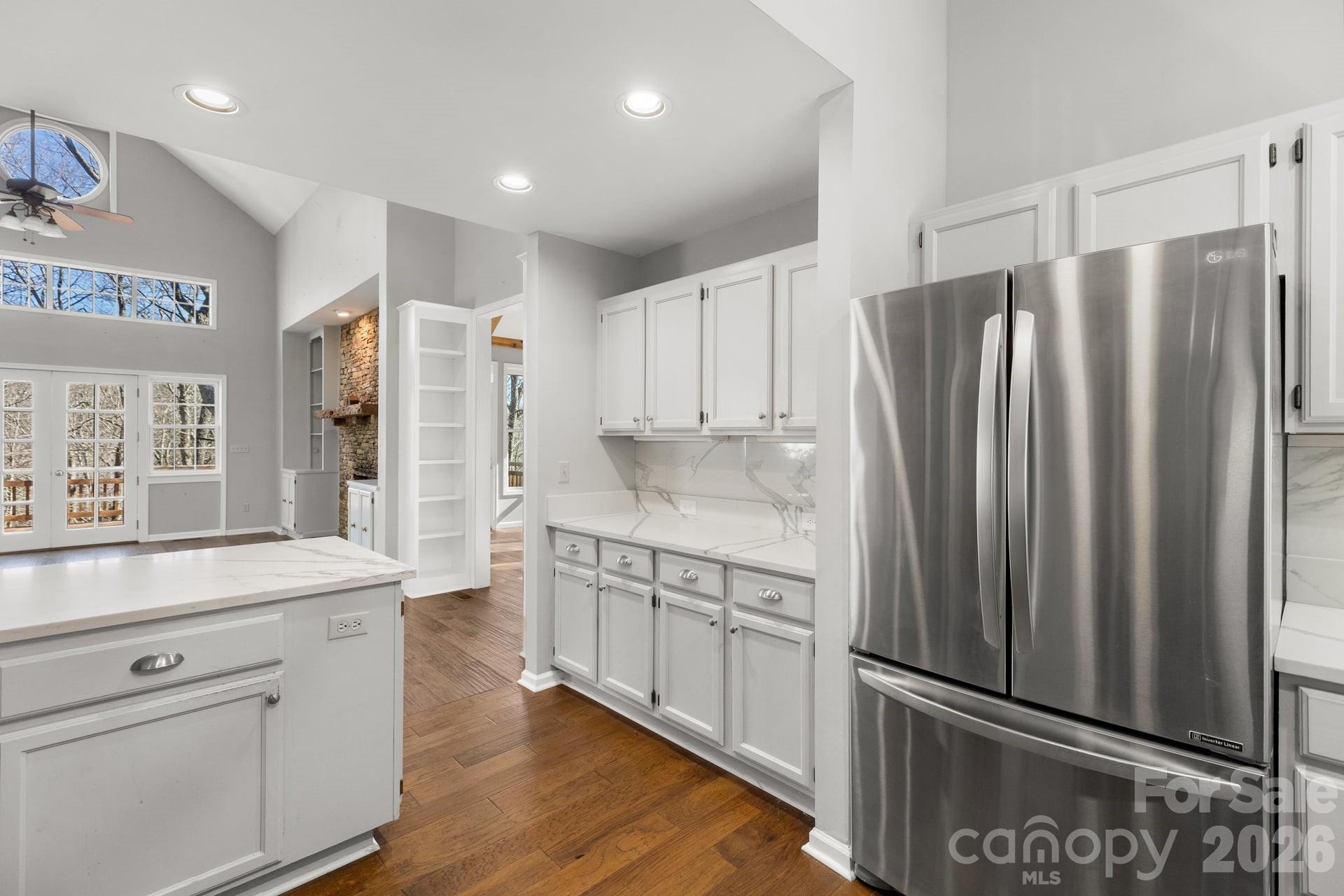 451 Crescent Trail — Highlands