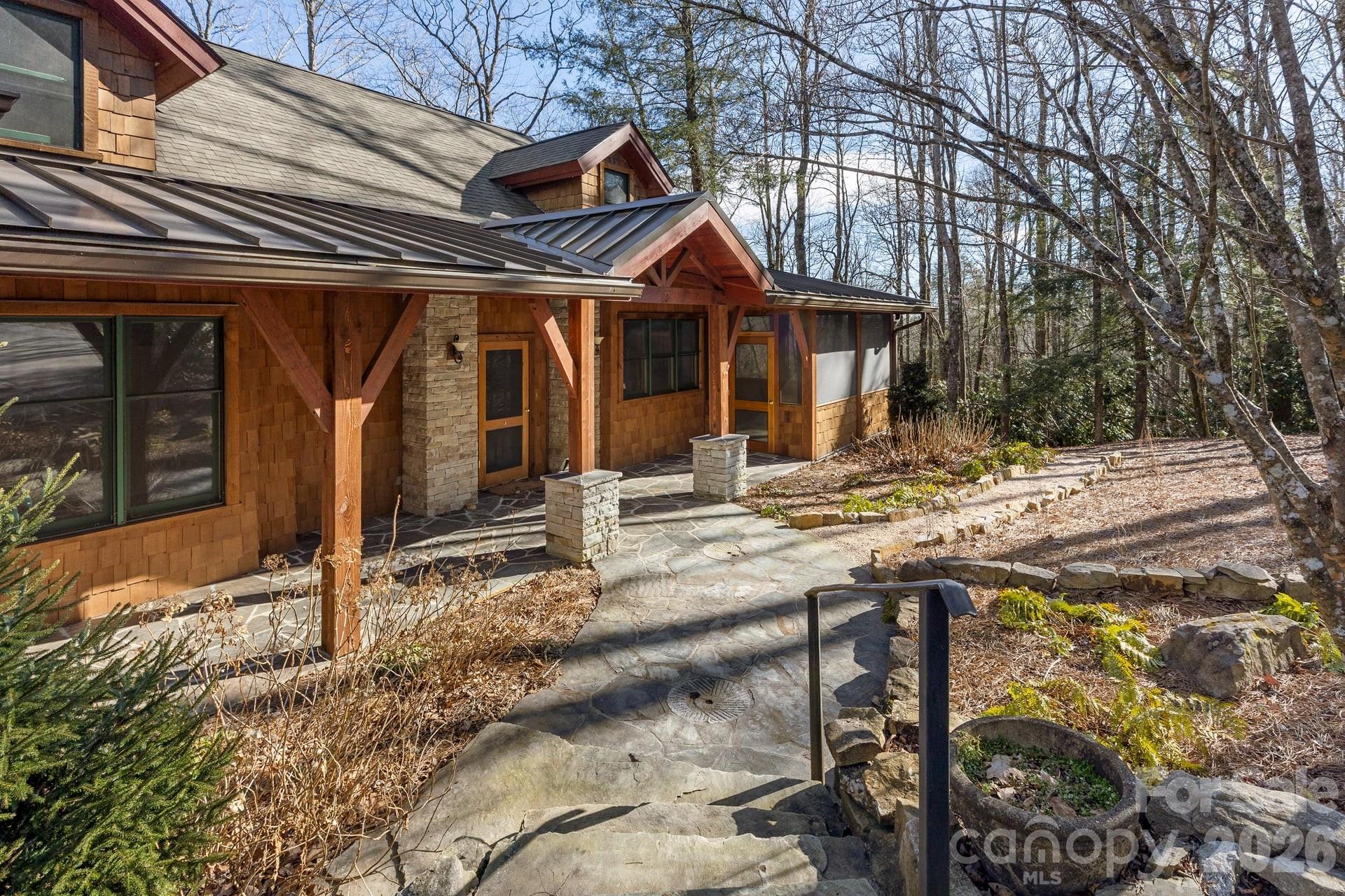 451 Crescent Trail — Highlands