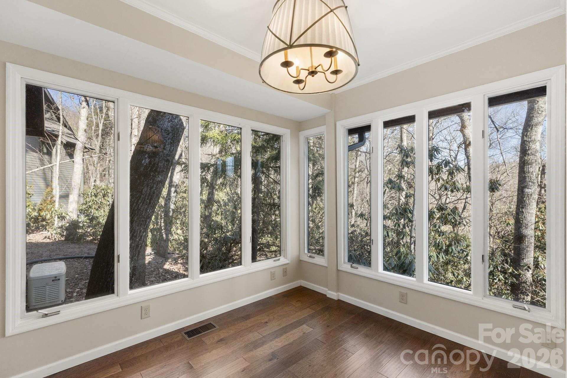451 Crescent Trail — Highlands
