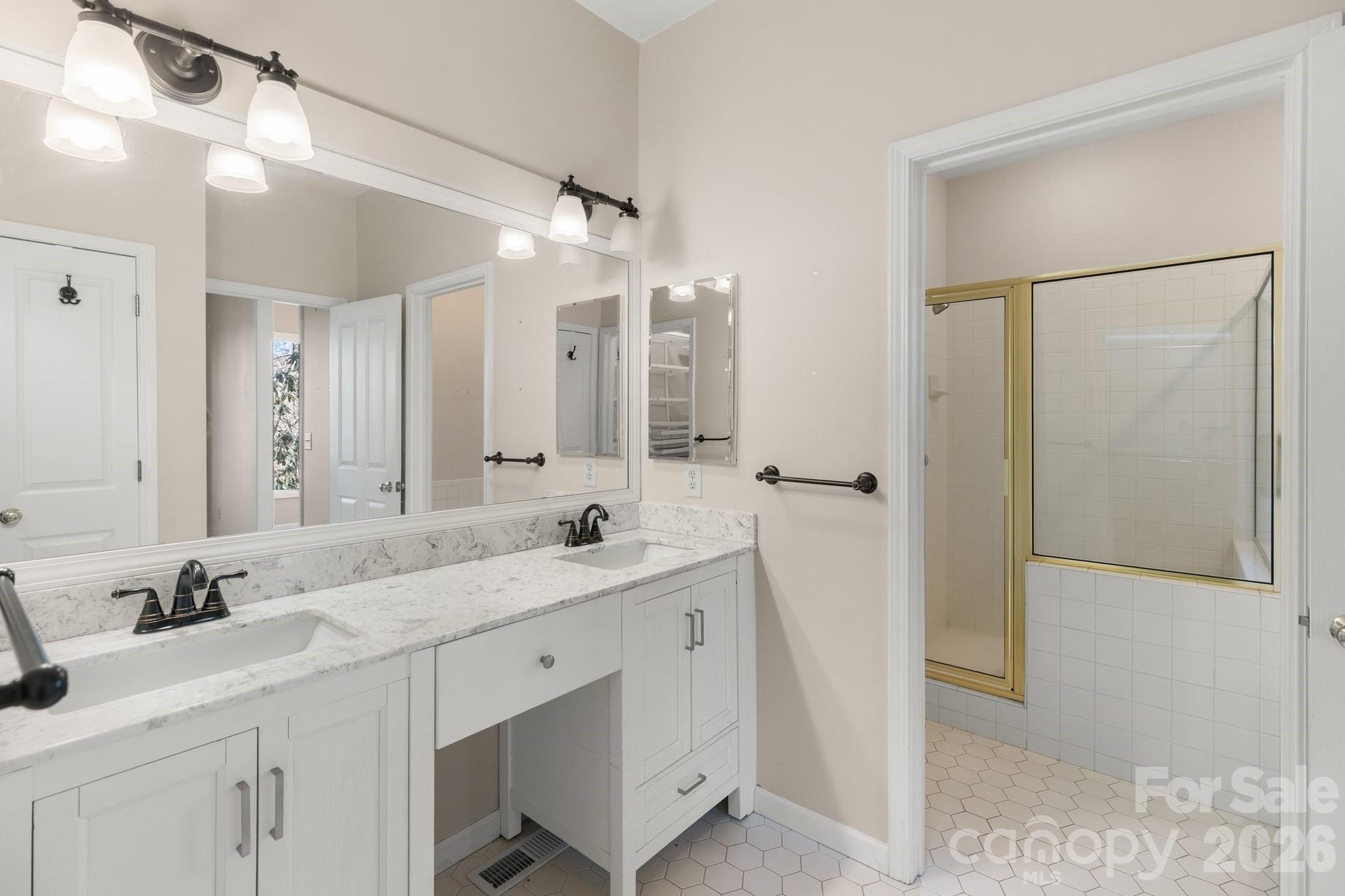 451 Crescent Trail — Highlands