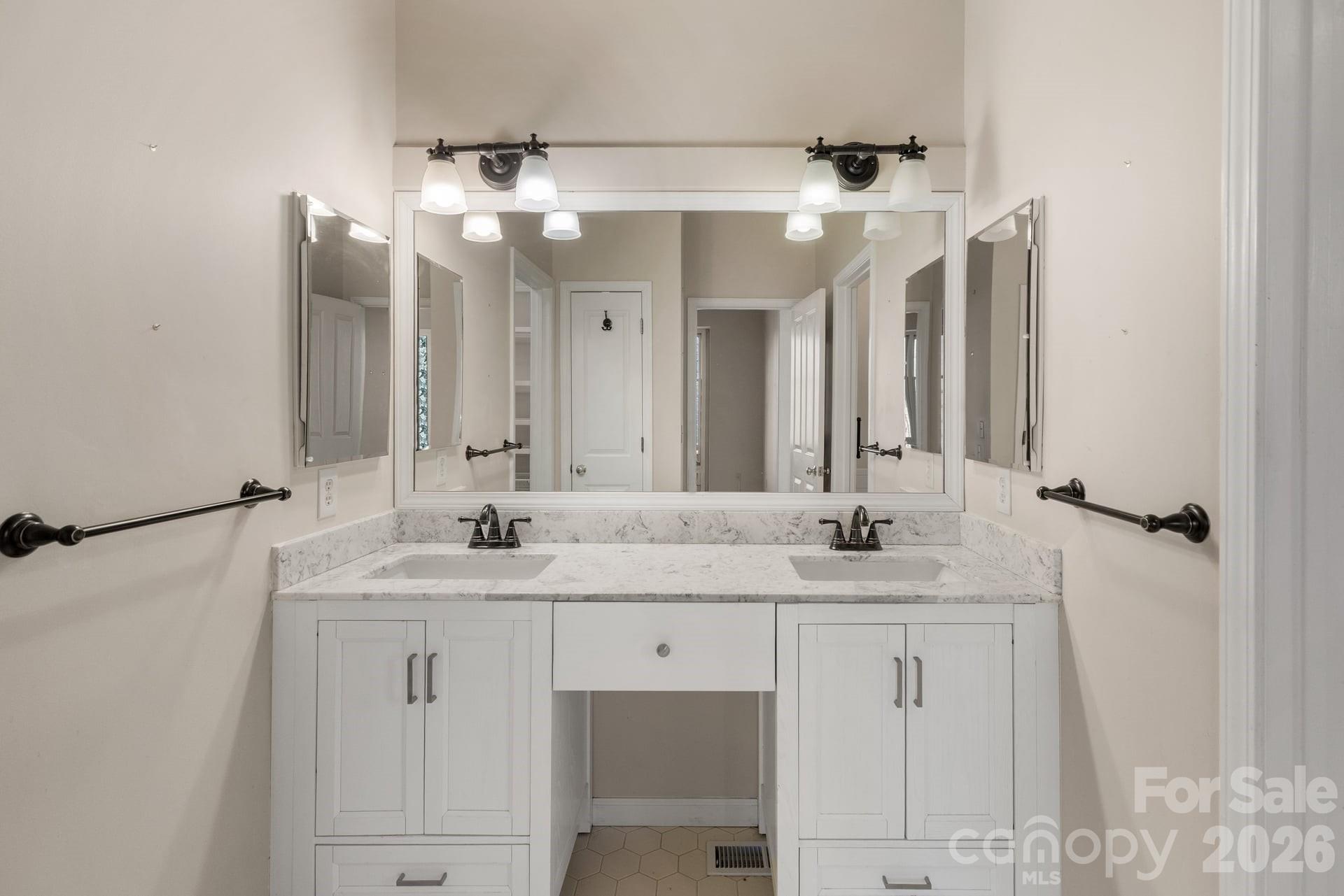 451 Crescent Trail — Highlands