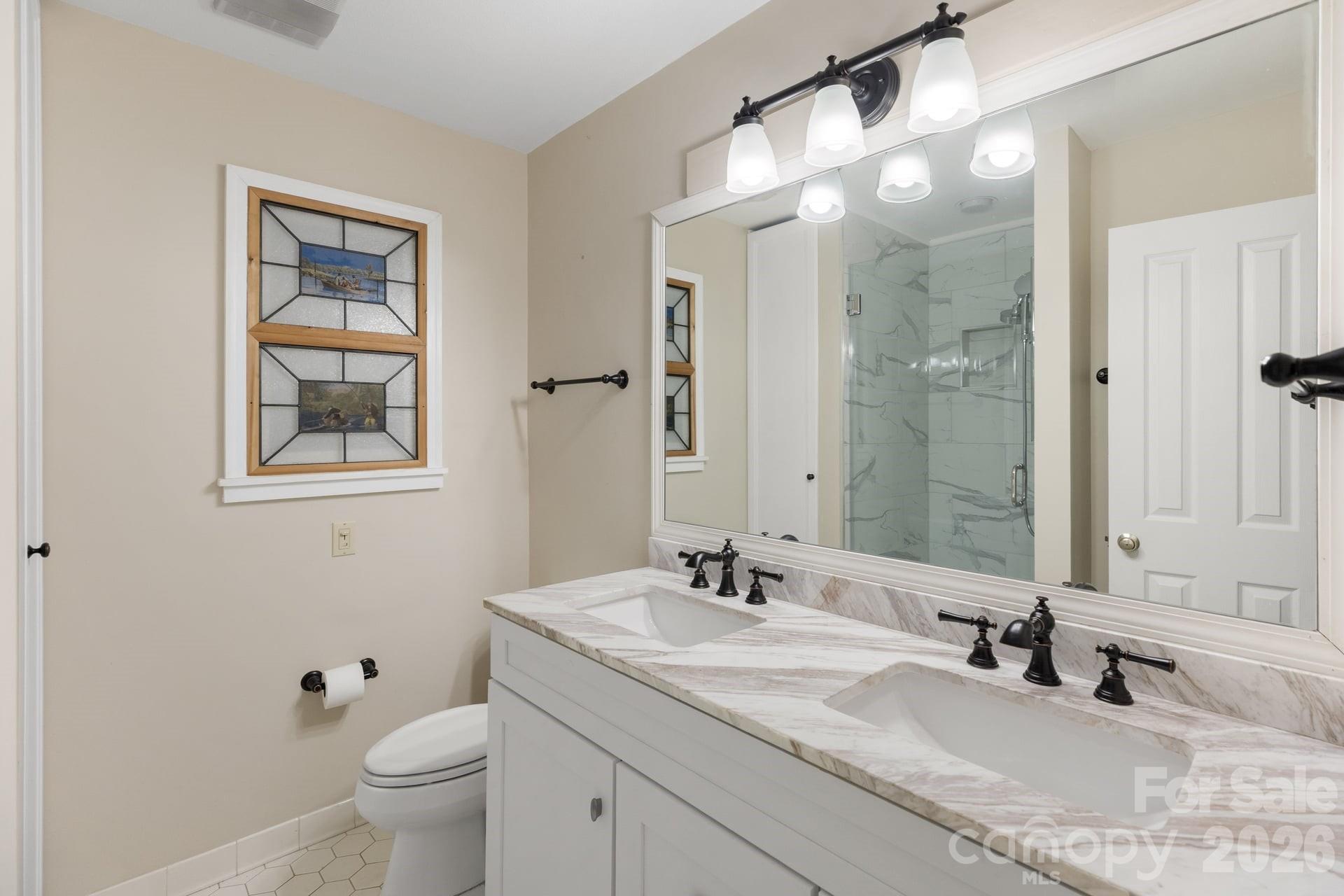 451 Crescent Trail — Highlands
