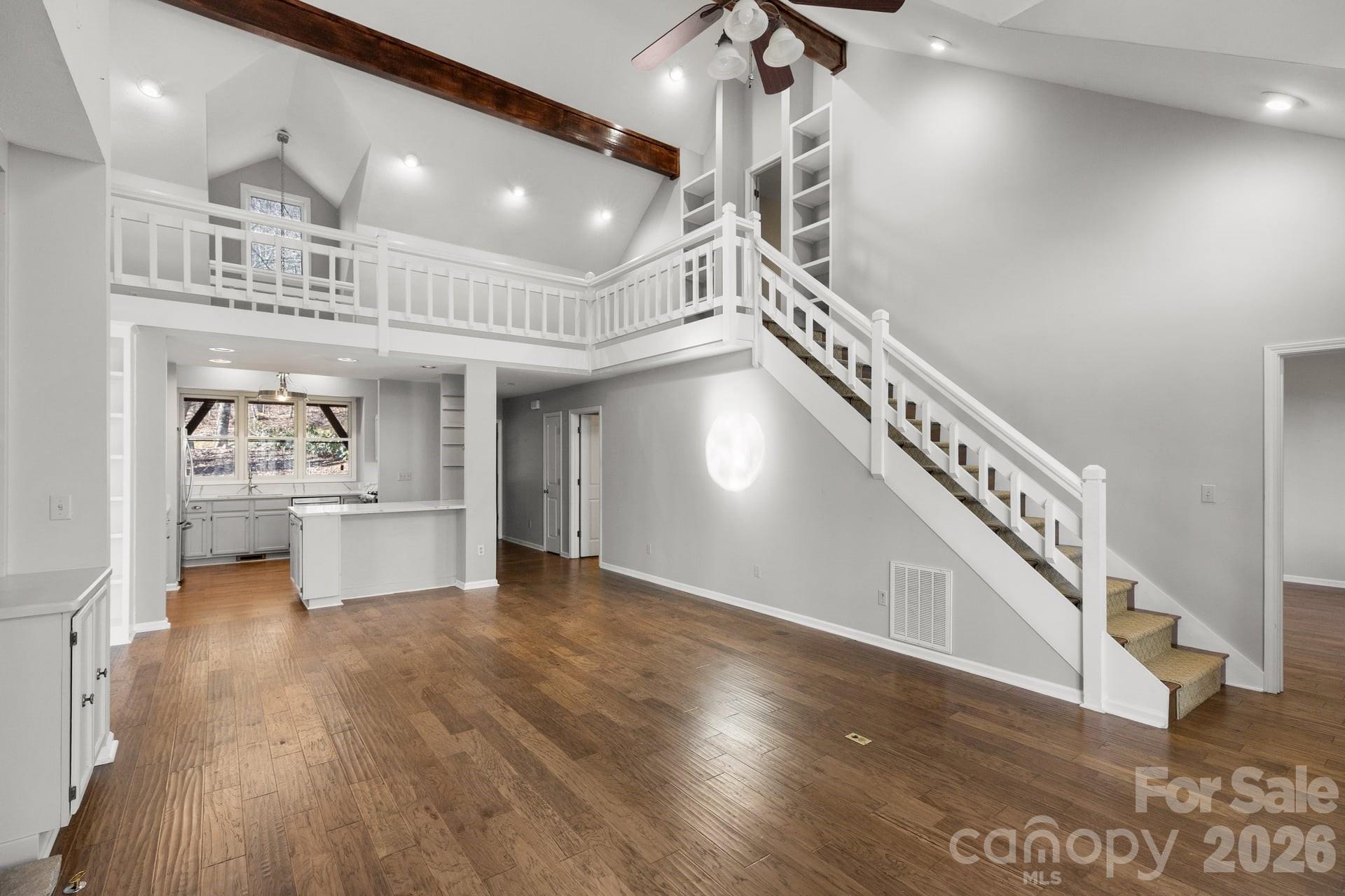 451 Crescent Trail — Highlands