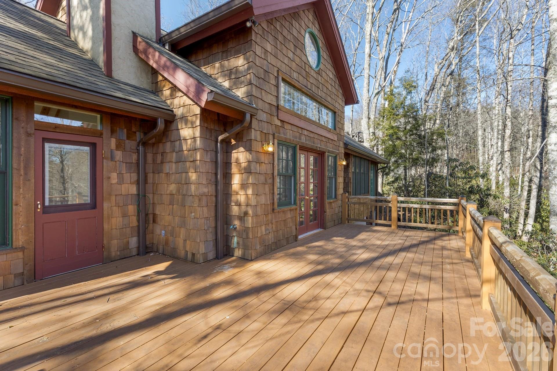 451 Crescent Trail — Highlands