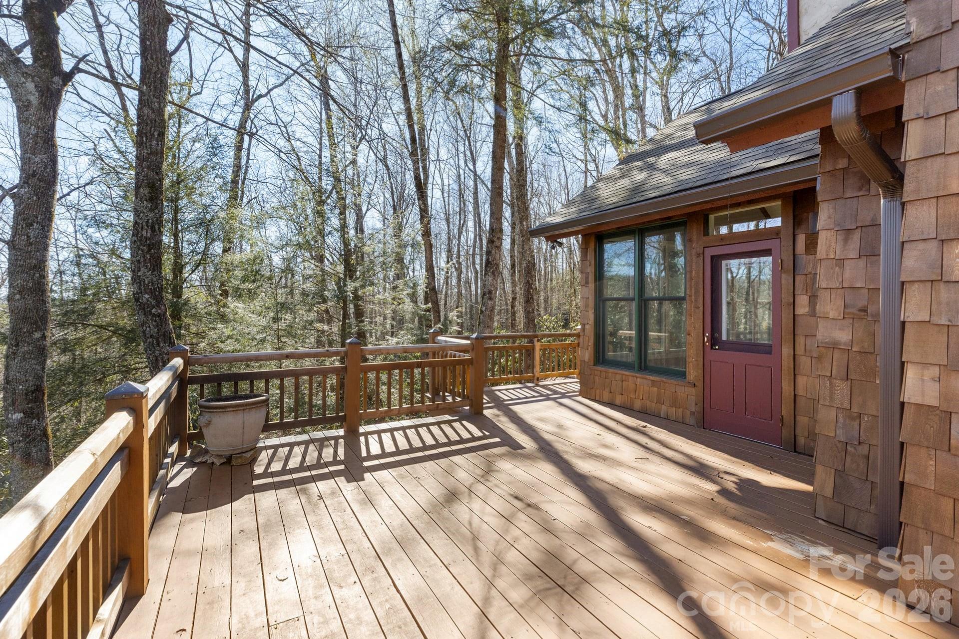 451 Crescent Trail — Highlands