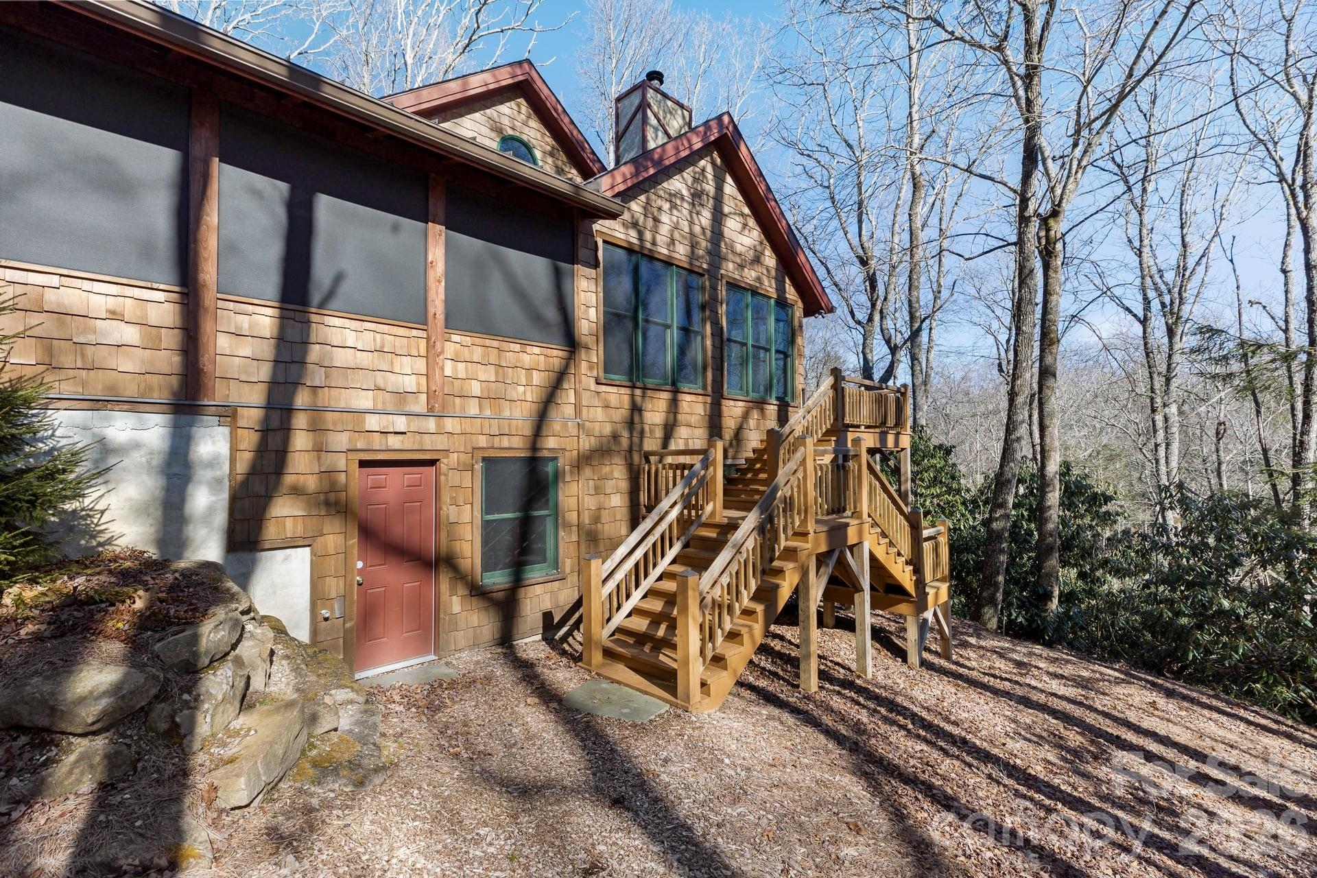 451 Crescent Trail — Highlands