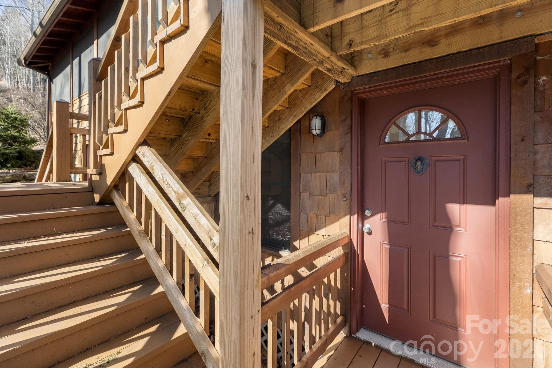 451 Crescent Trail — Highlands