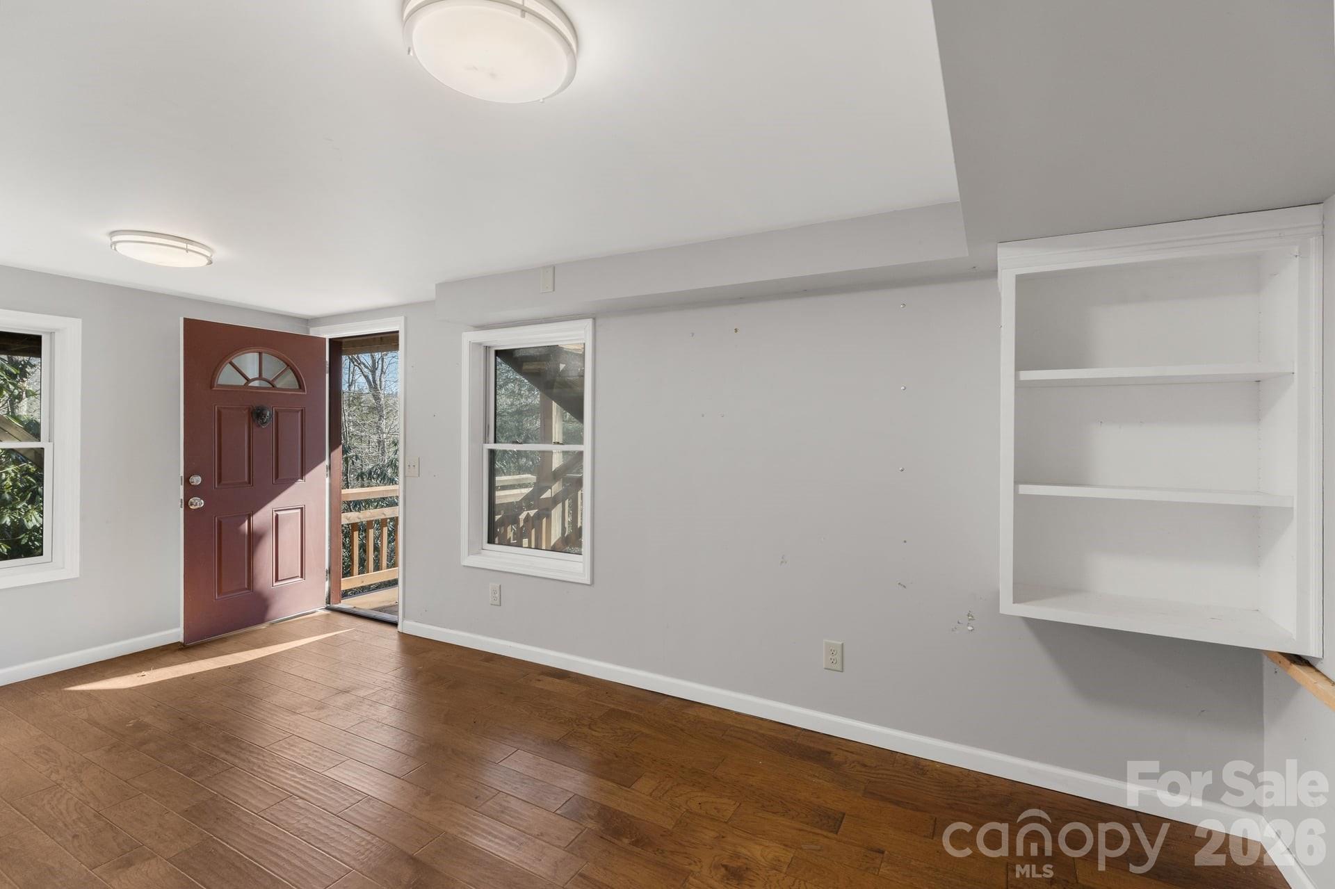 451 Crescent Trail — Highlands