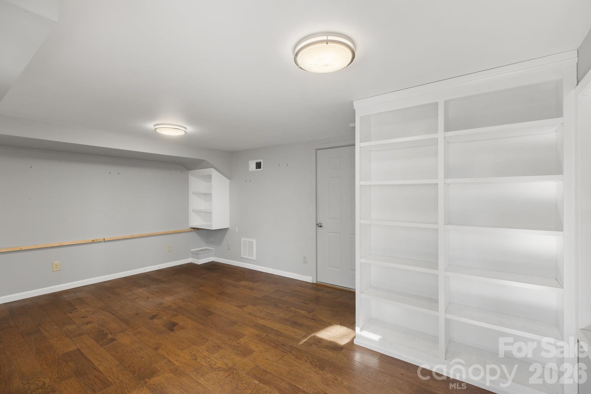 451 Crescent Trail — Highlands