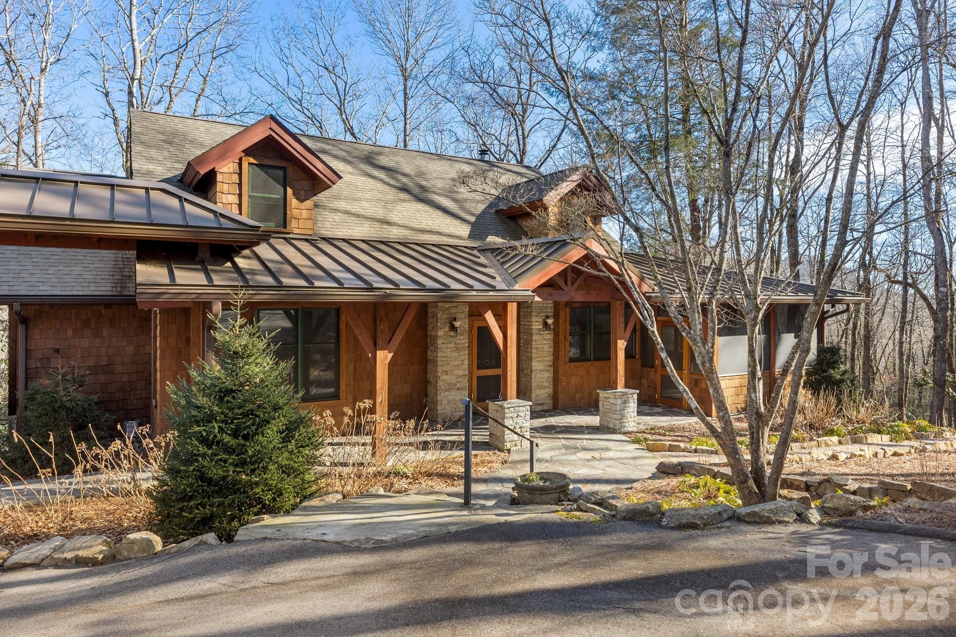 451 Crescent Trail — Highlands