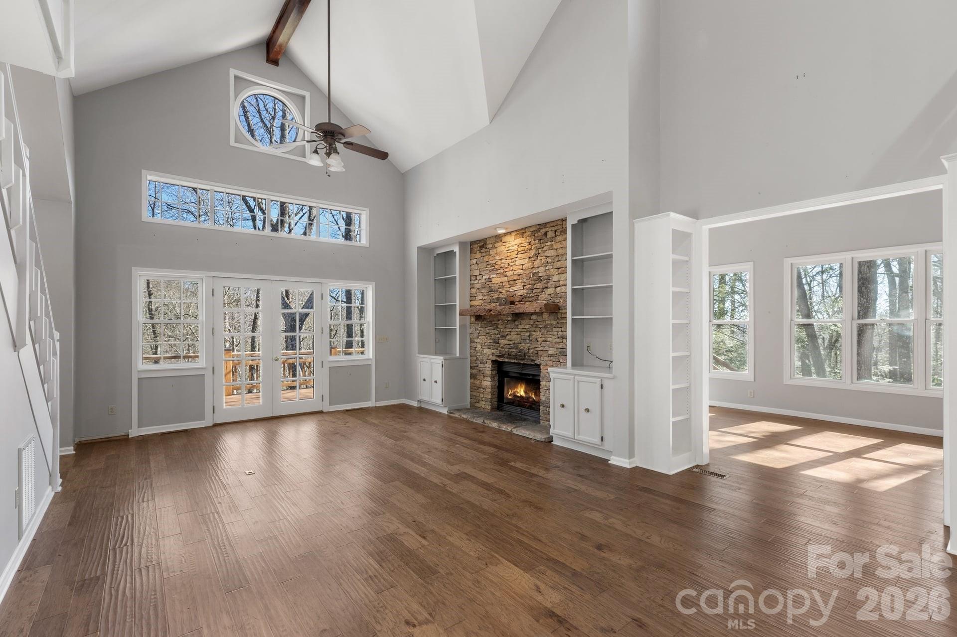451 Crescent Trail — Highlands
