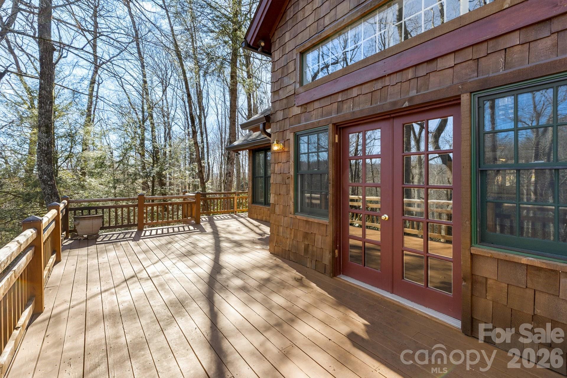 451 Crescent Trail — Highlands