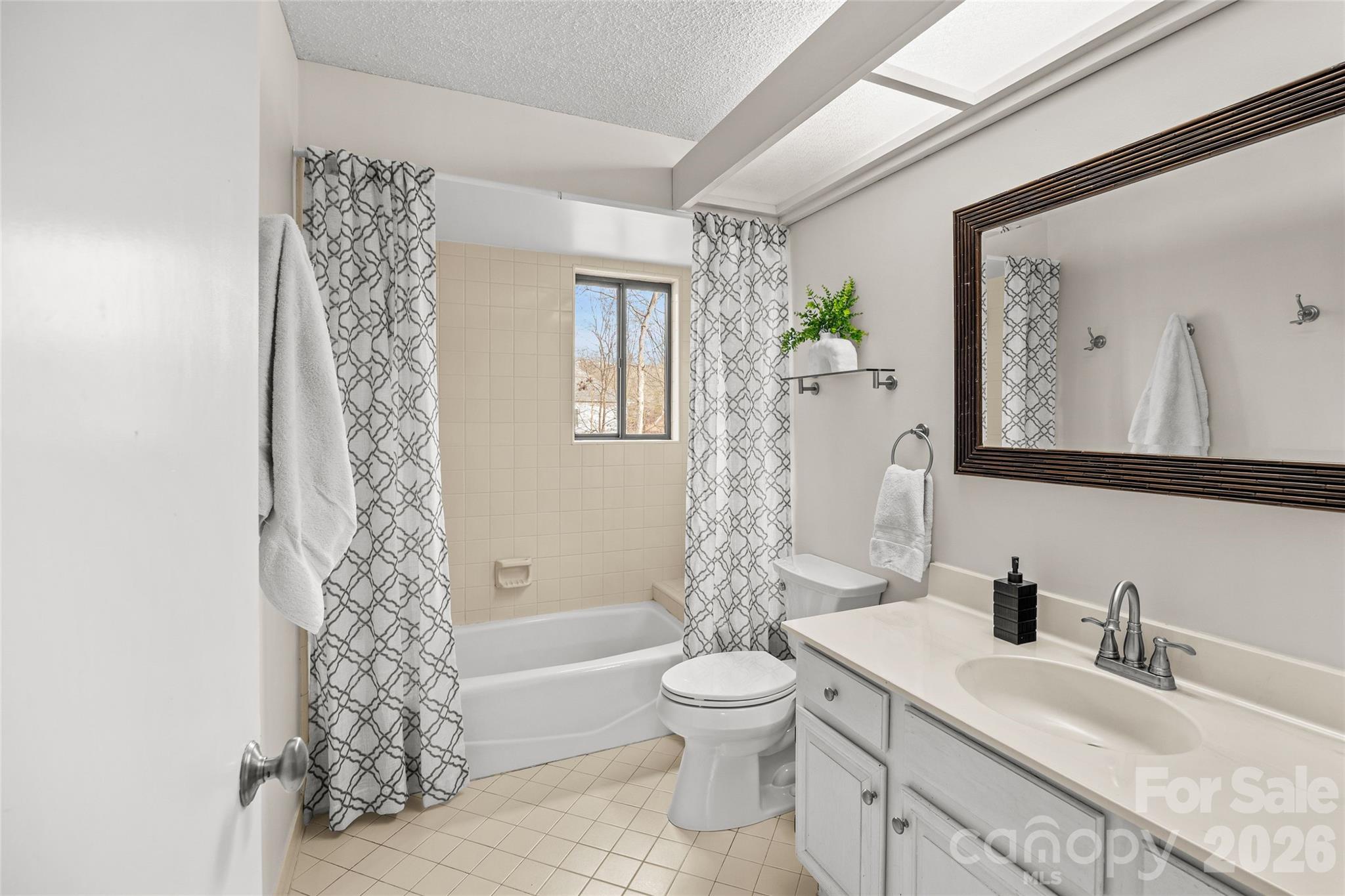 9562 Hunting Court — Matthews