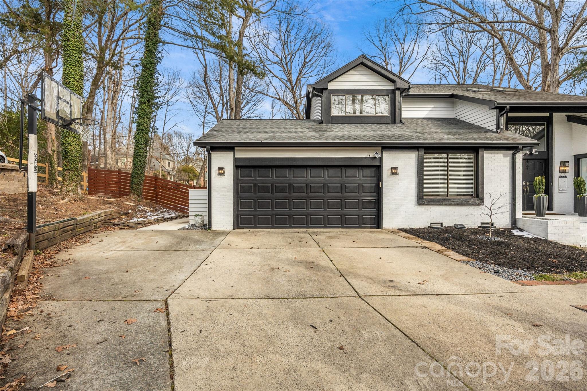 9562 Hunting Court — Matthews