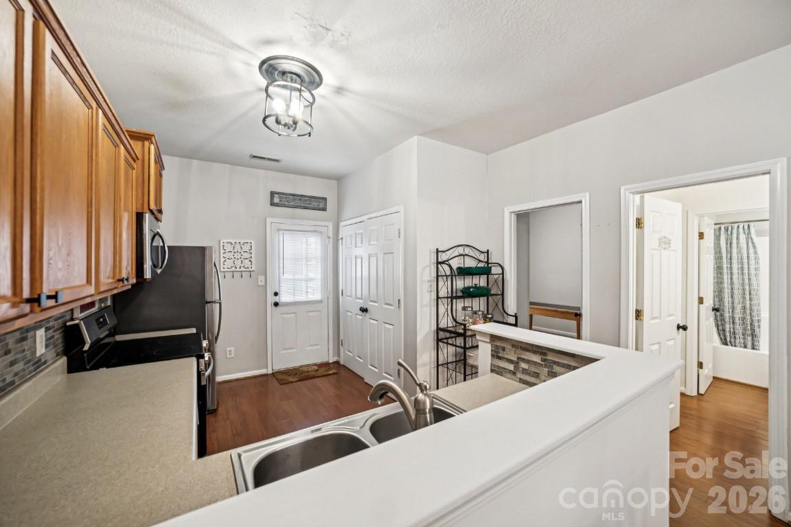 2731 Meadow Knoll Drive — Charlotte