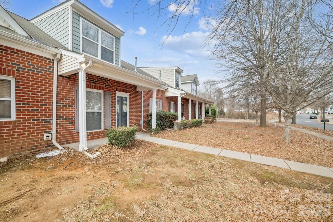 2731 Meadow Knoll Drive — Charlotte