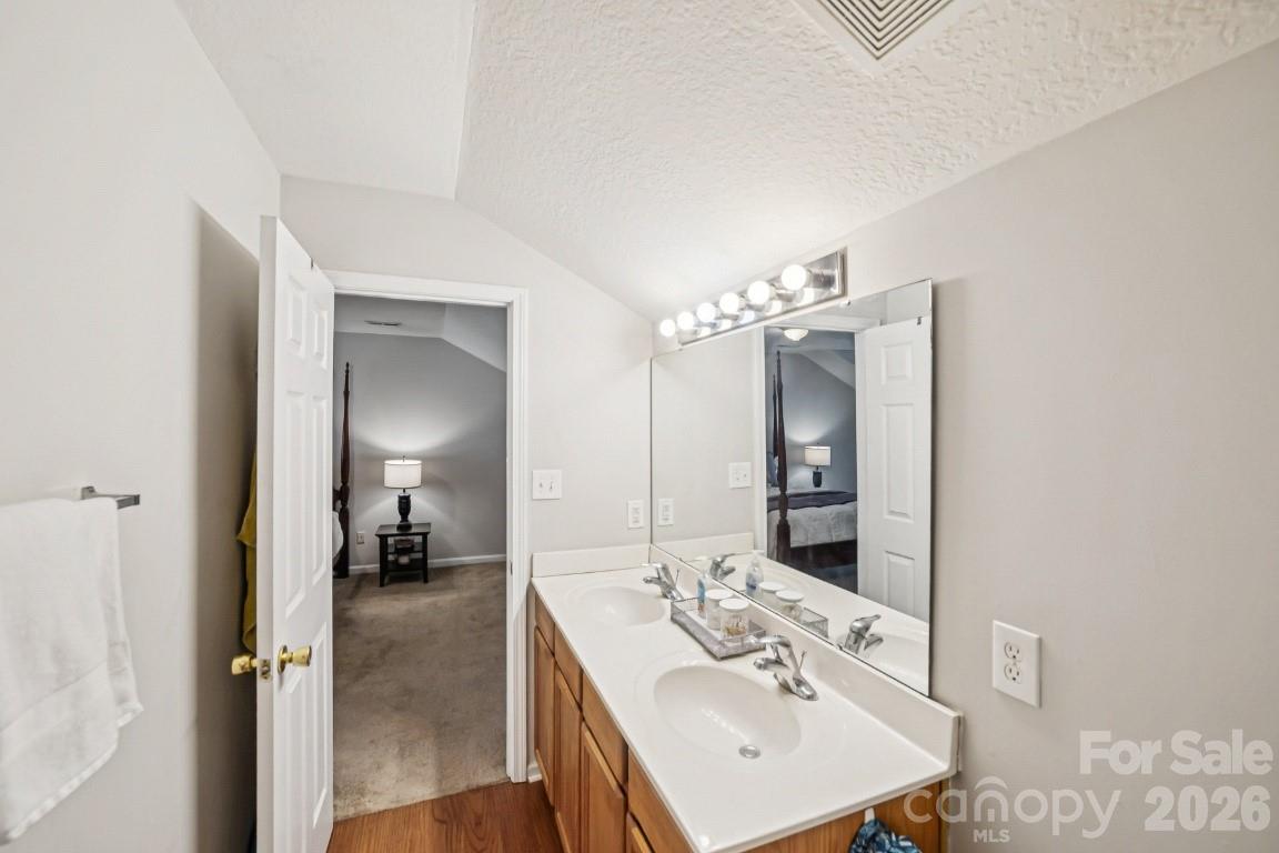 2731 Meadow Knoll Drive — Charlotte