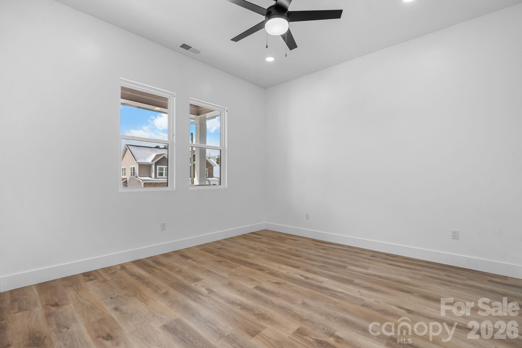 1207 39th Avenue NE — Hickory