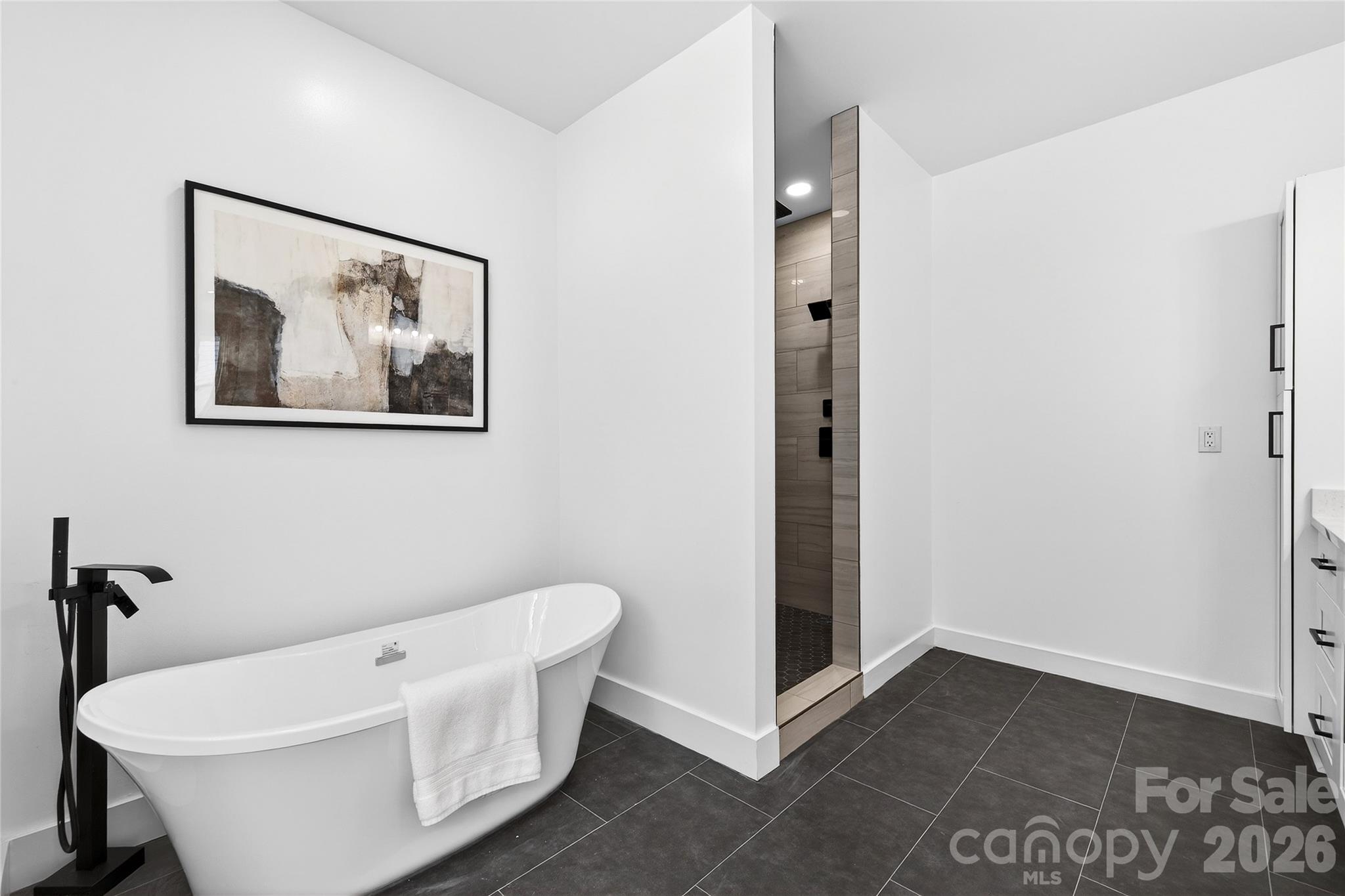 1207 39th Avenue NE — Hickory
