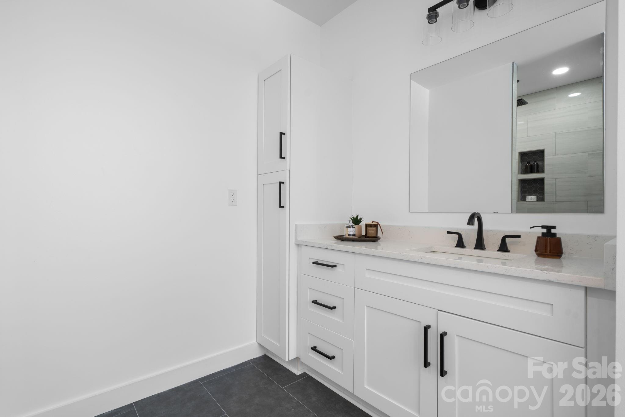 1207 39th Avenue NE — Hickory