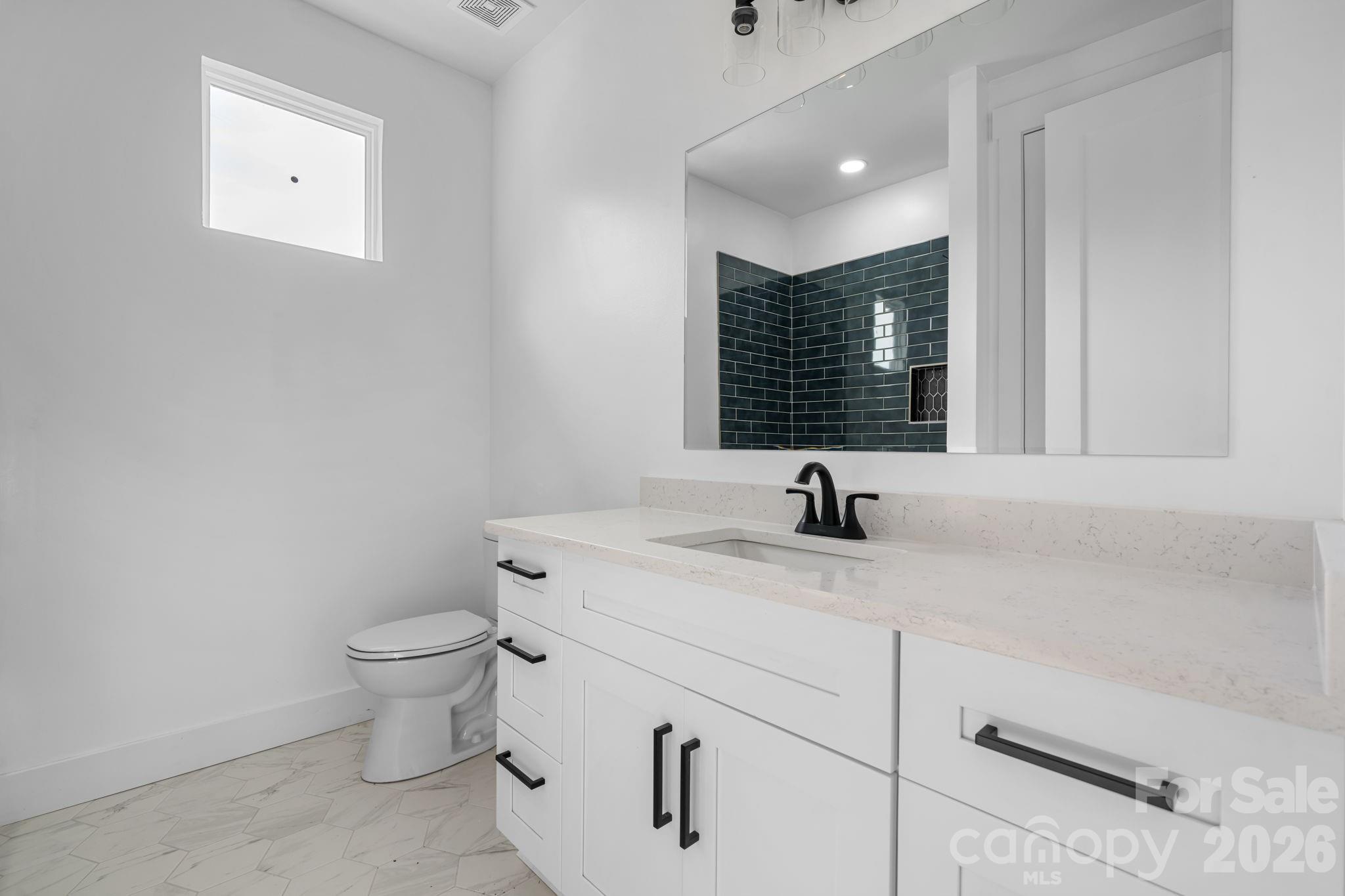 1207 39th Avenue NE — Hickory