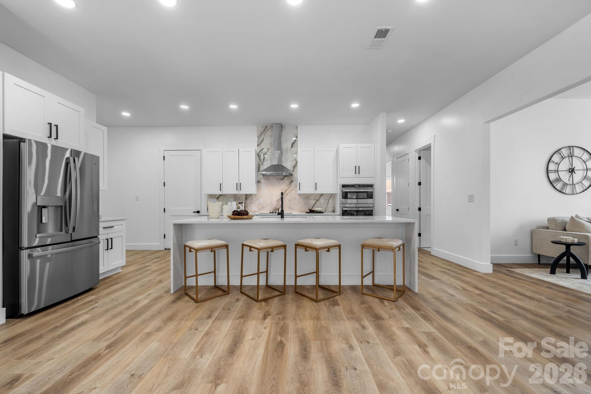 1207 39th Avenue NE — Hickory