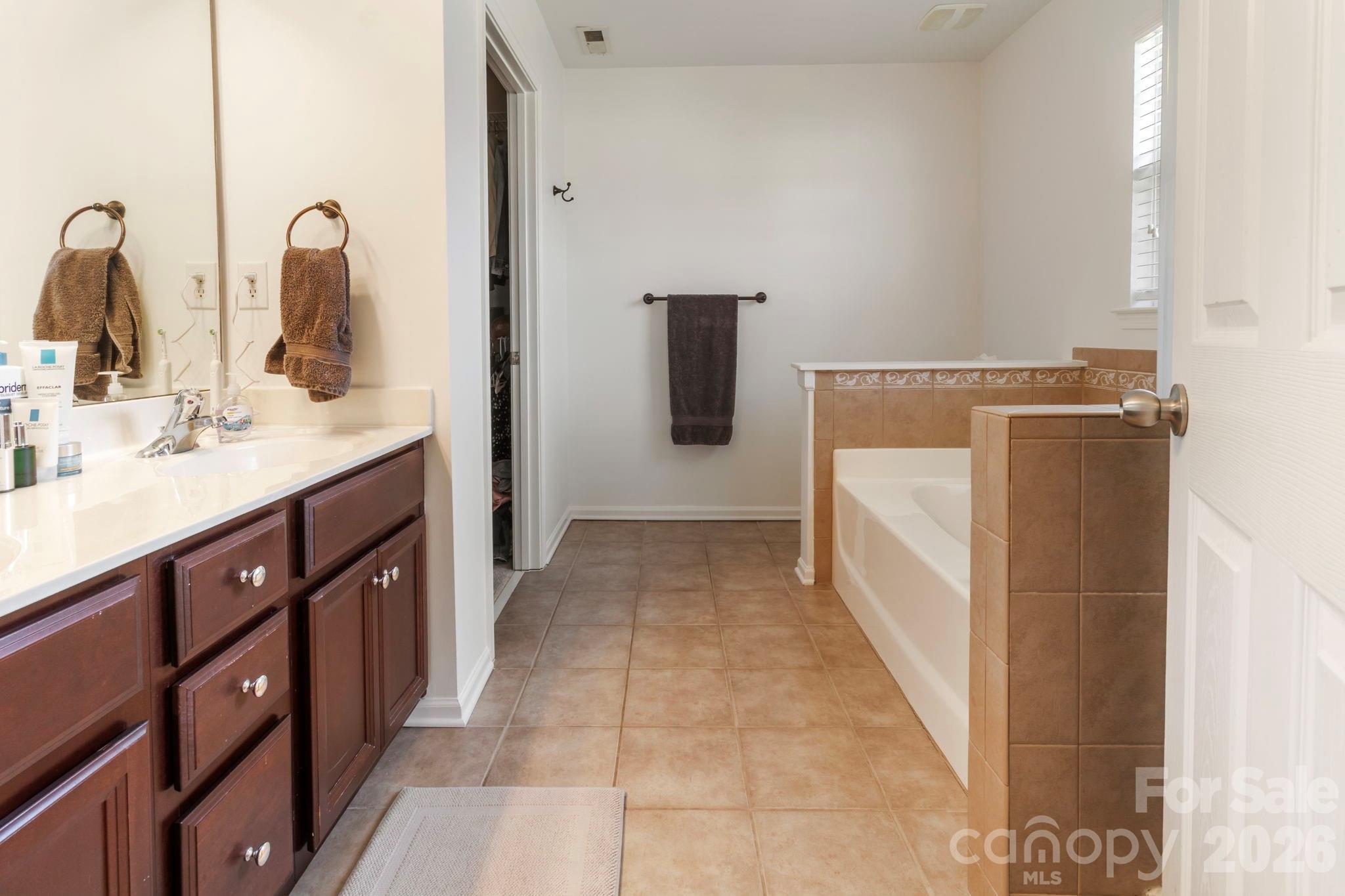 2318 Whitford Lane — Charlotte