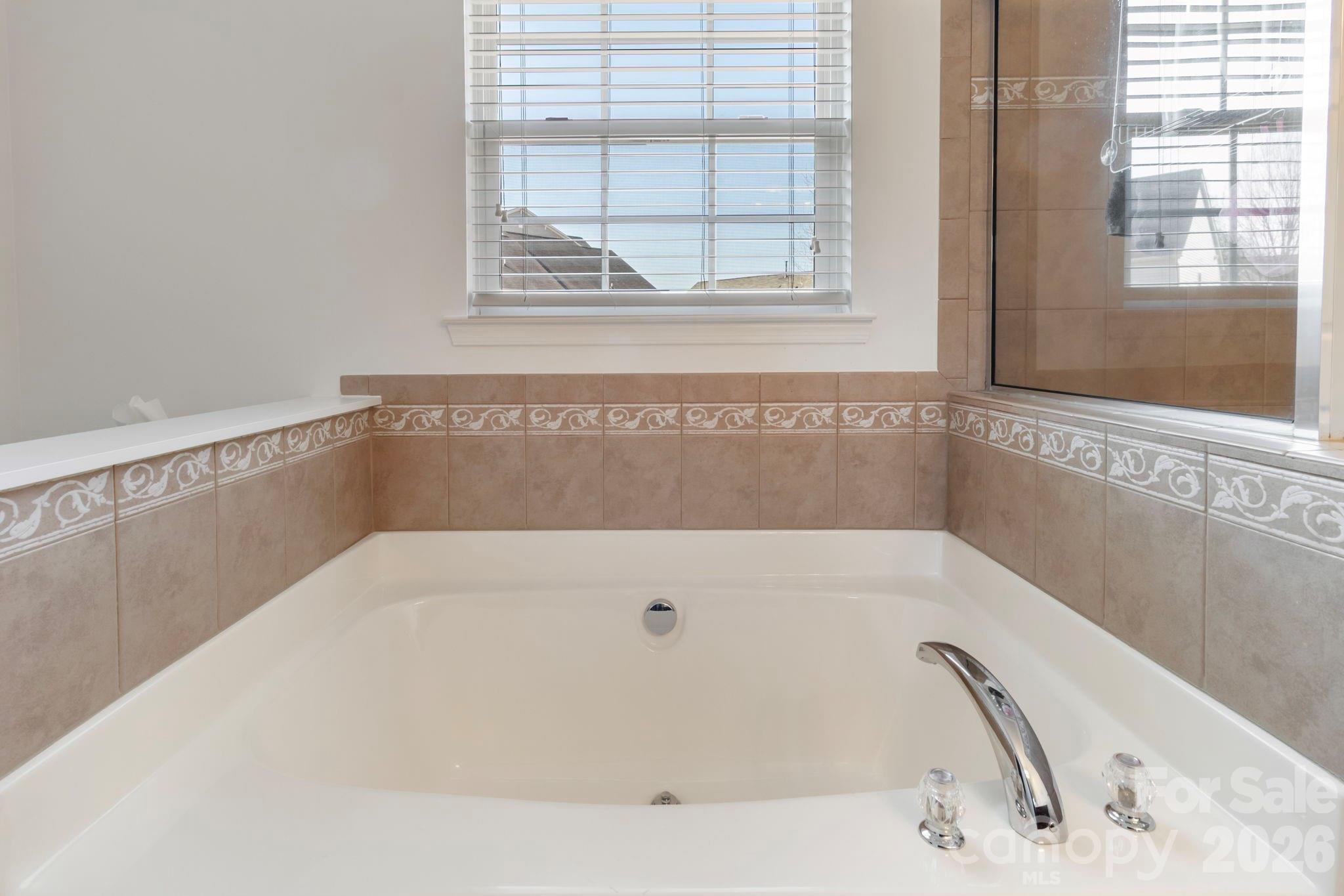 2318 Whitford Lane — Charlotte